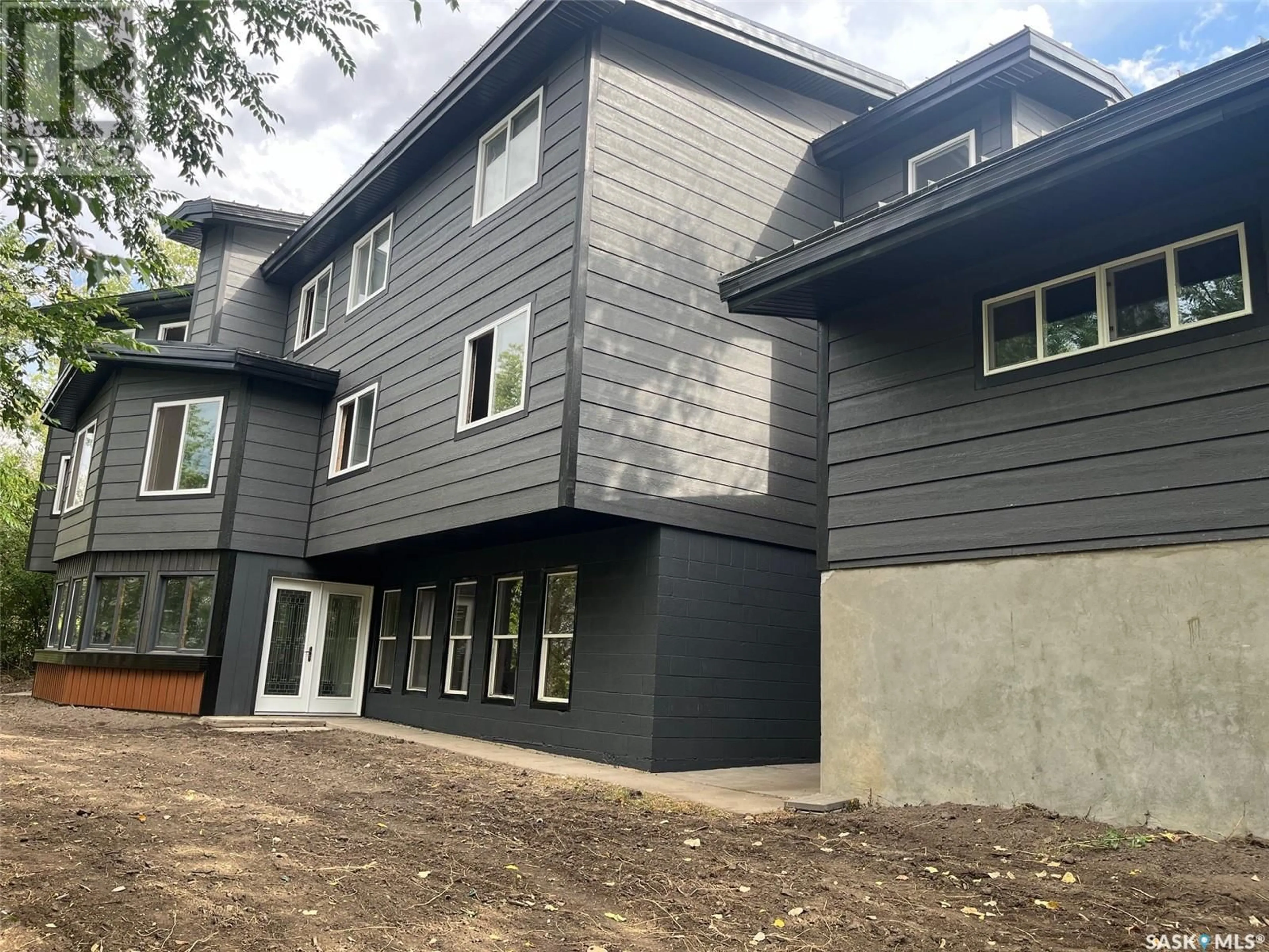 Home with vinyl exterior material, building for 1130 VALLEY STREET, Estevan Saskatchewan S4A0E3