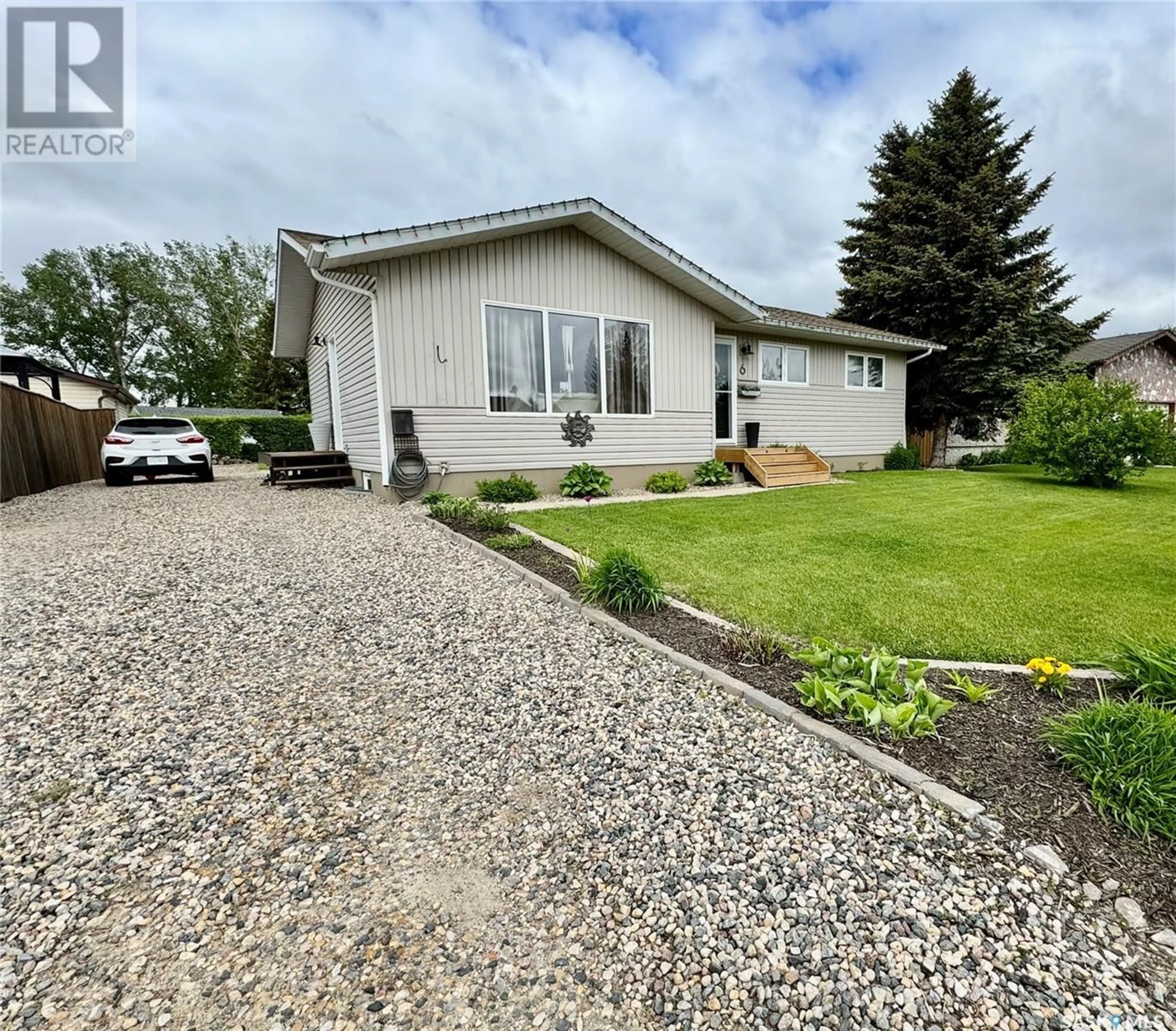 Outside view for 6 Matheson CRESCENT, Yorkton Saskatchewan S3N3M3