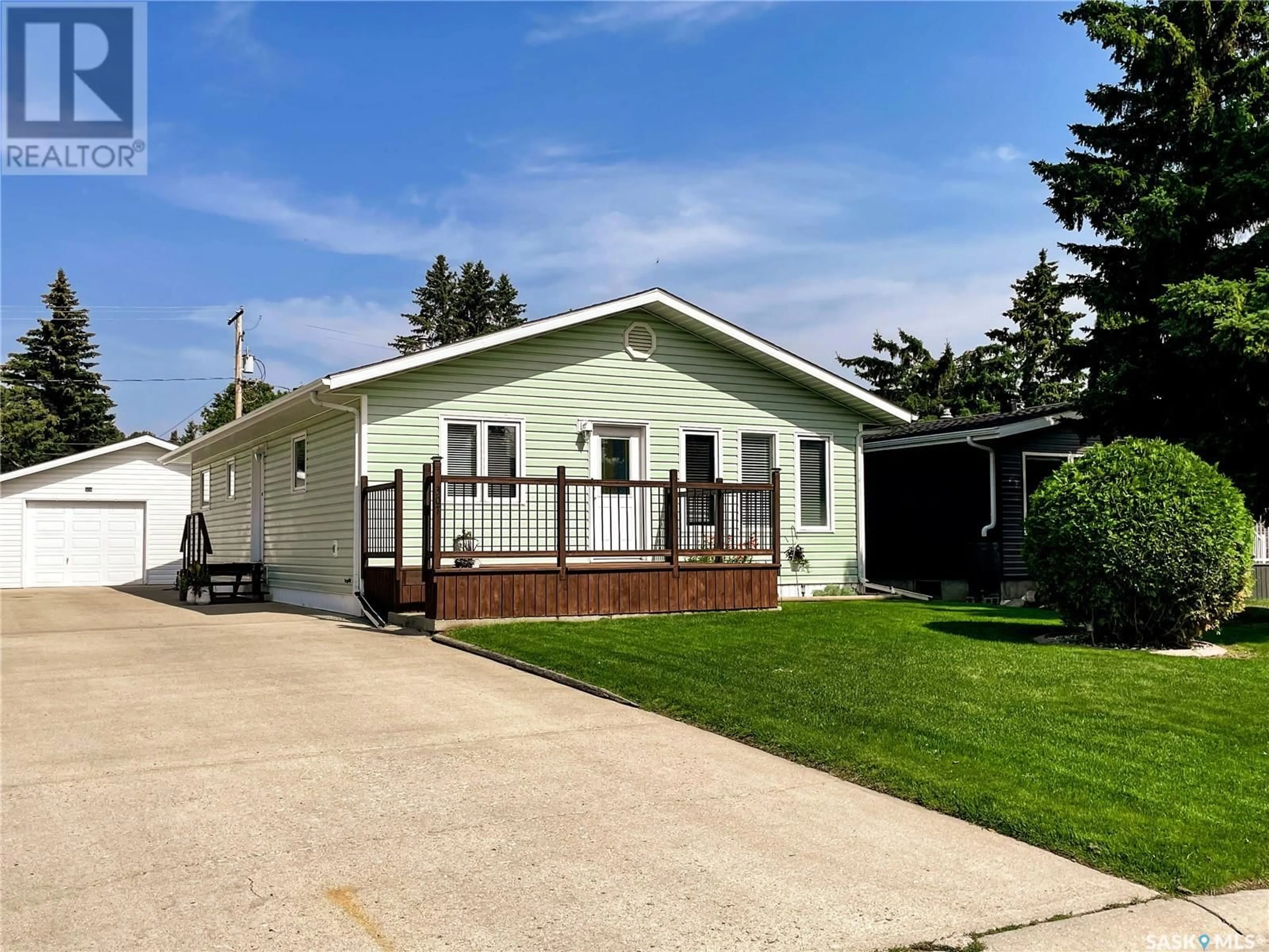 A pic from exterior of the house or condo for 307 6th AVENUE E, Nipawin Saskatchewan S0E1E0