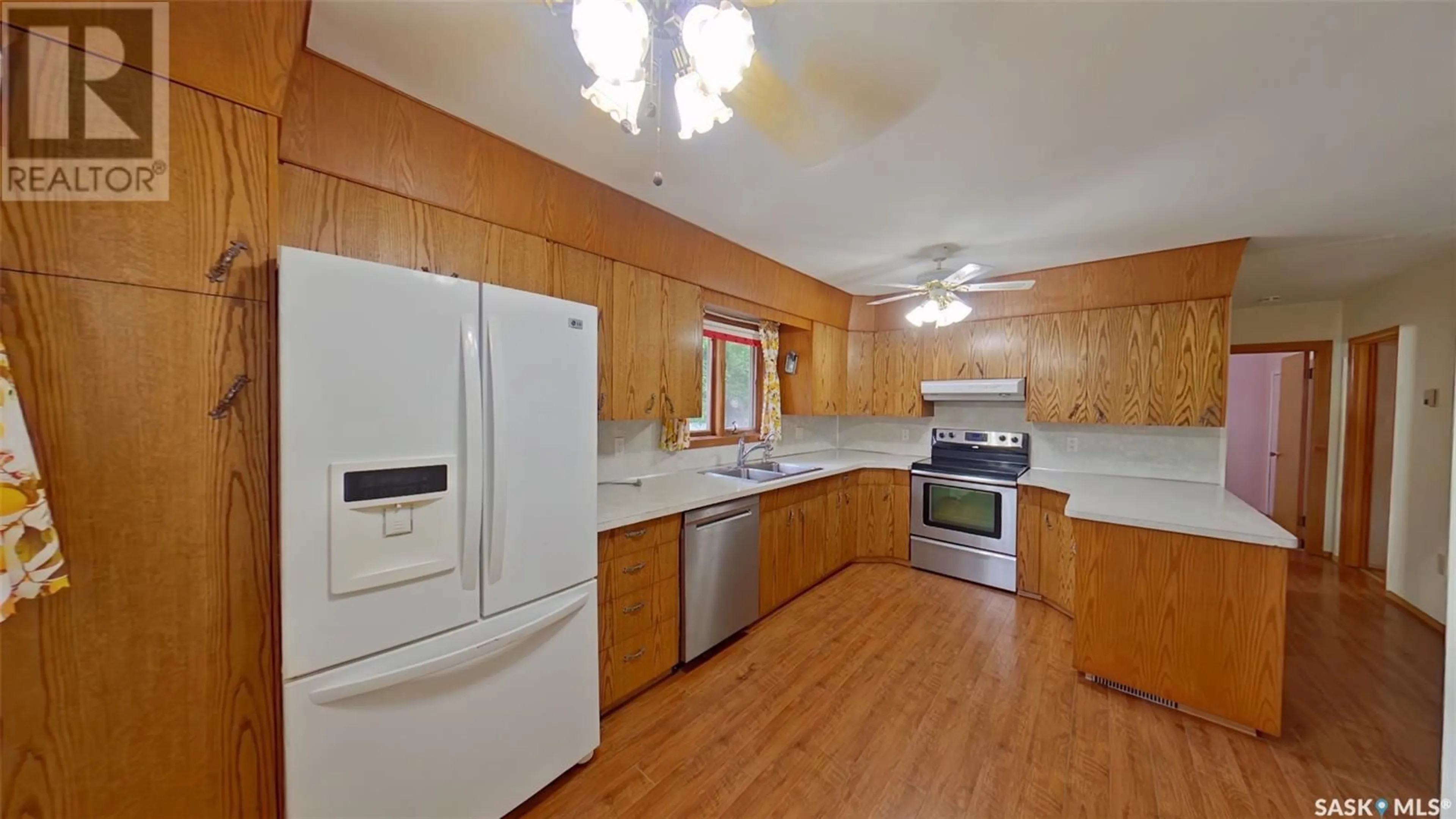 Standard kitchen, wood/laminate floor for 17 JARVIS STREET, Qu'Appelle Saskatchewan S0G4A0