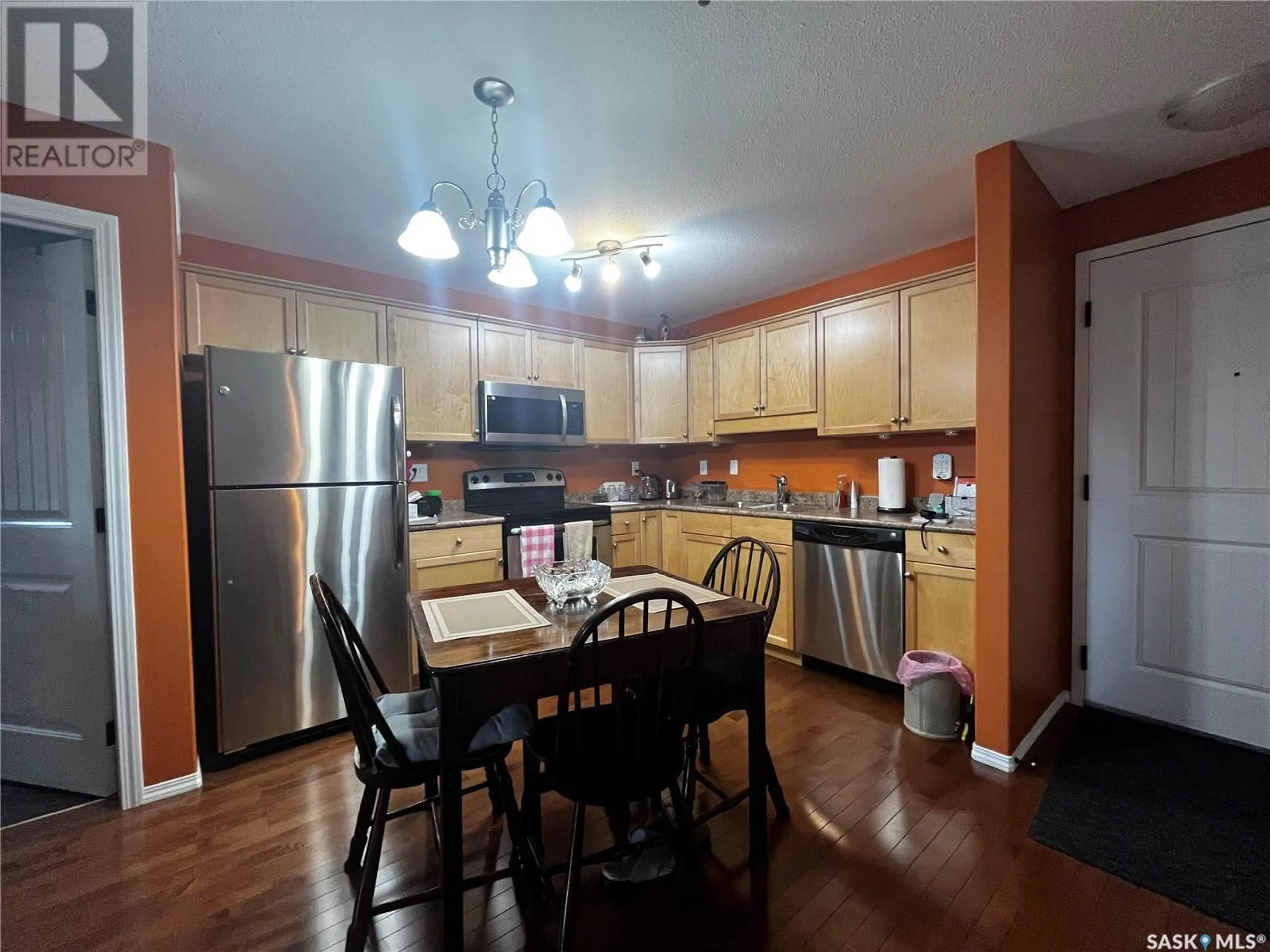 Open concept kitchen for 104E 1300 Stockton STREET N, Regina Saskatchewan S4X0G1