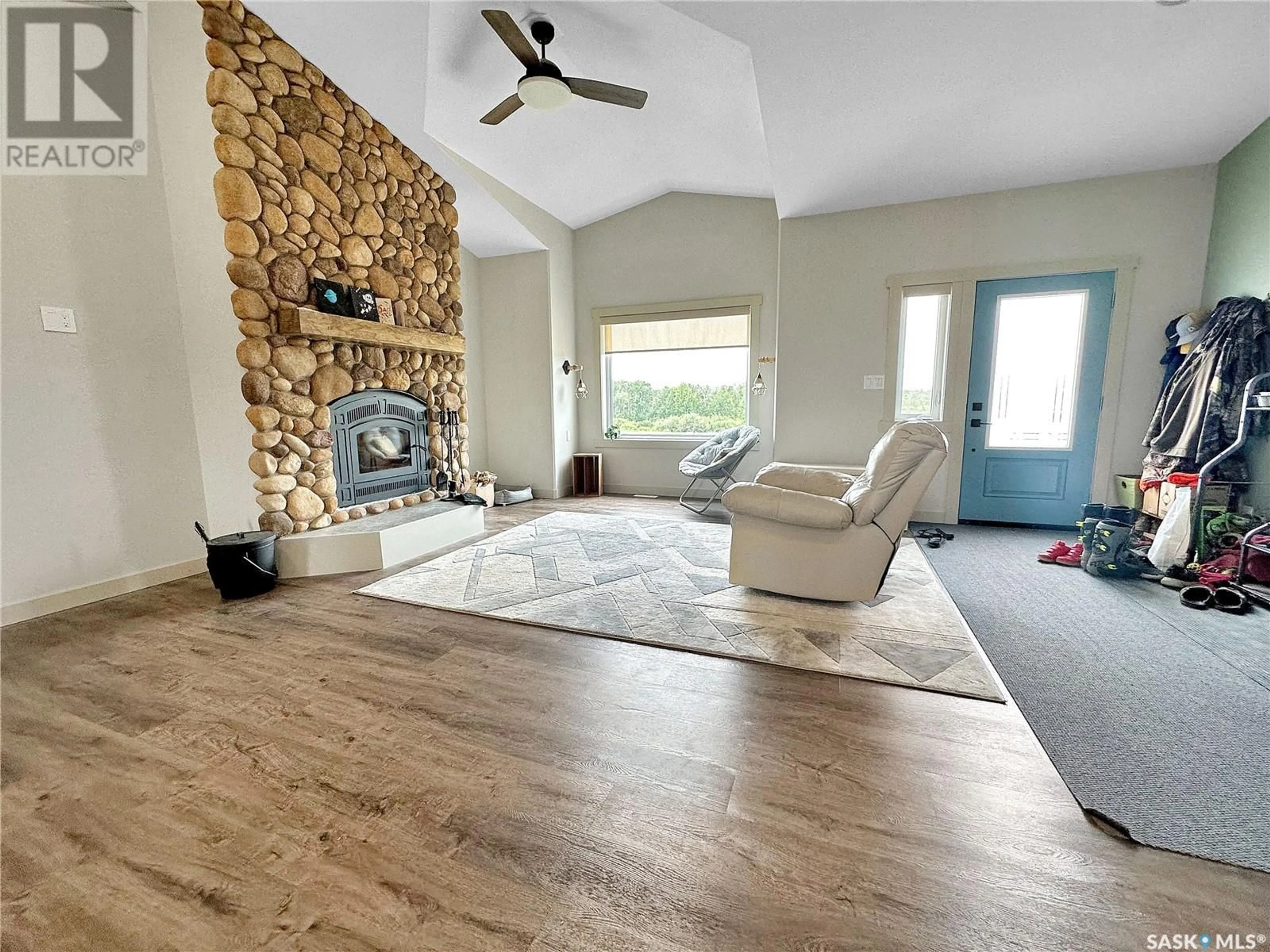 Living room, wood floors for New Stockholm Acreage, Fertile Belt Rm No. 183 Saskatchewan S0A0X0