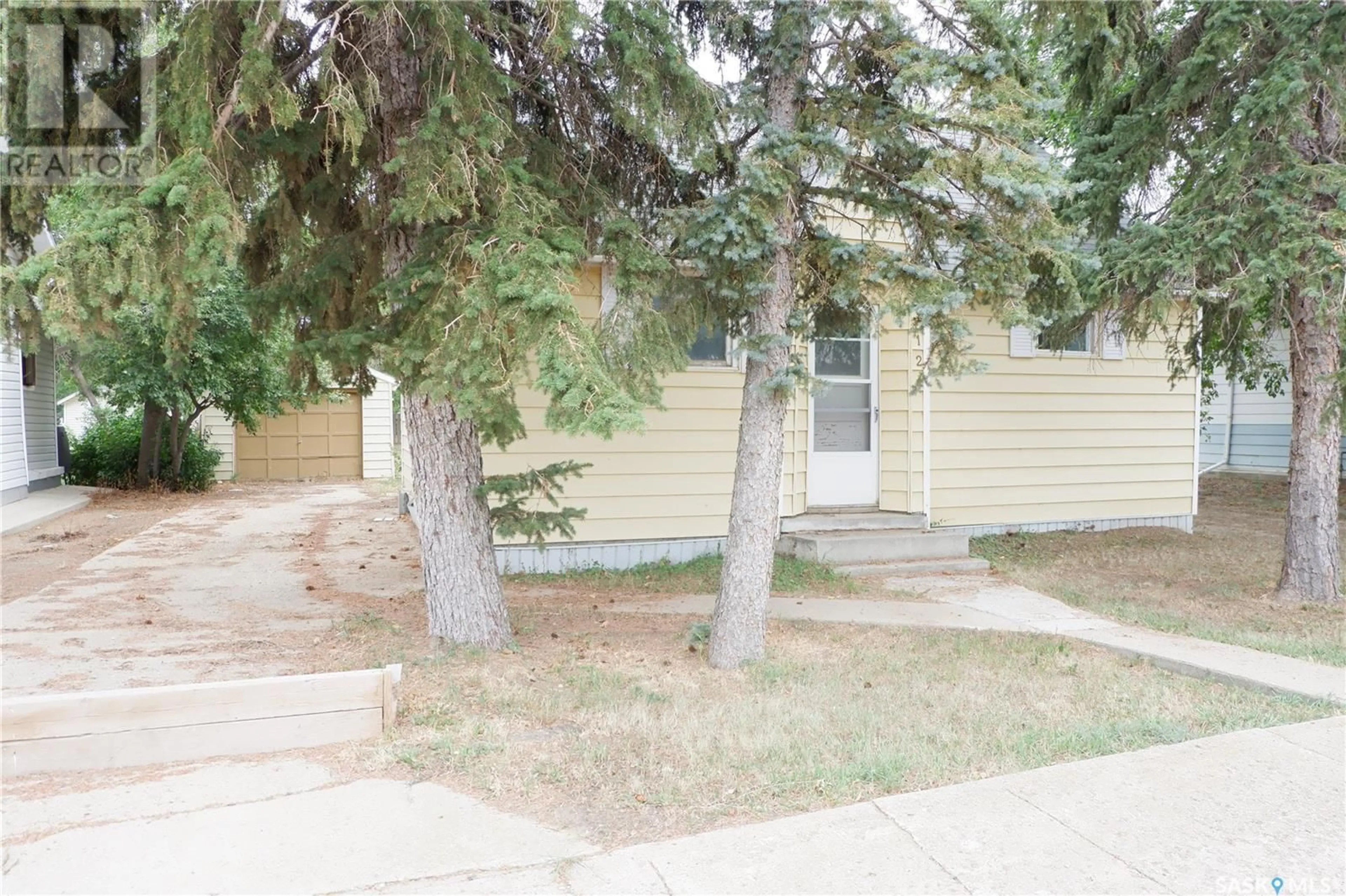 A pic from exterior of the house or condo for 112 5th AVENUE E, Gravelbourg Saskatchewan S0H1X0