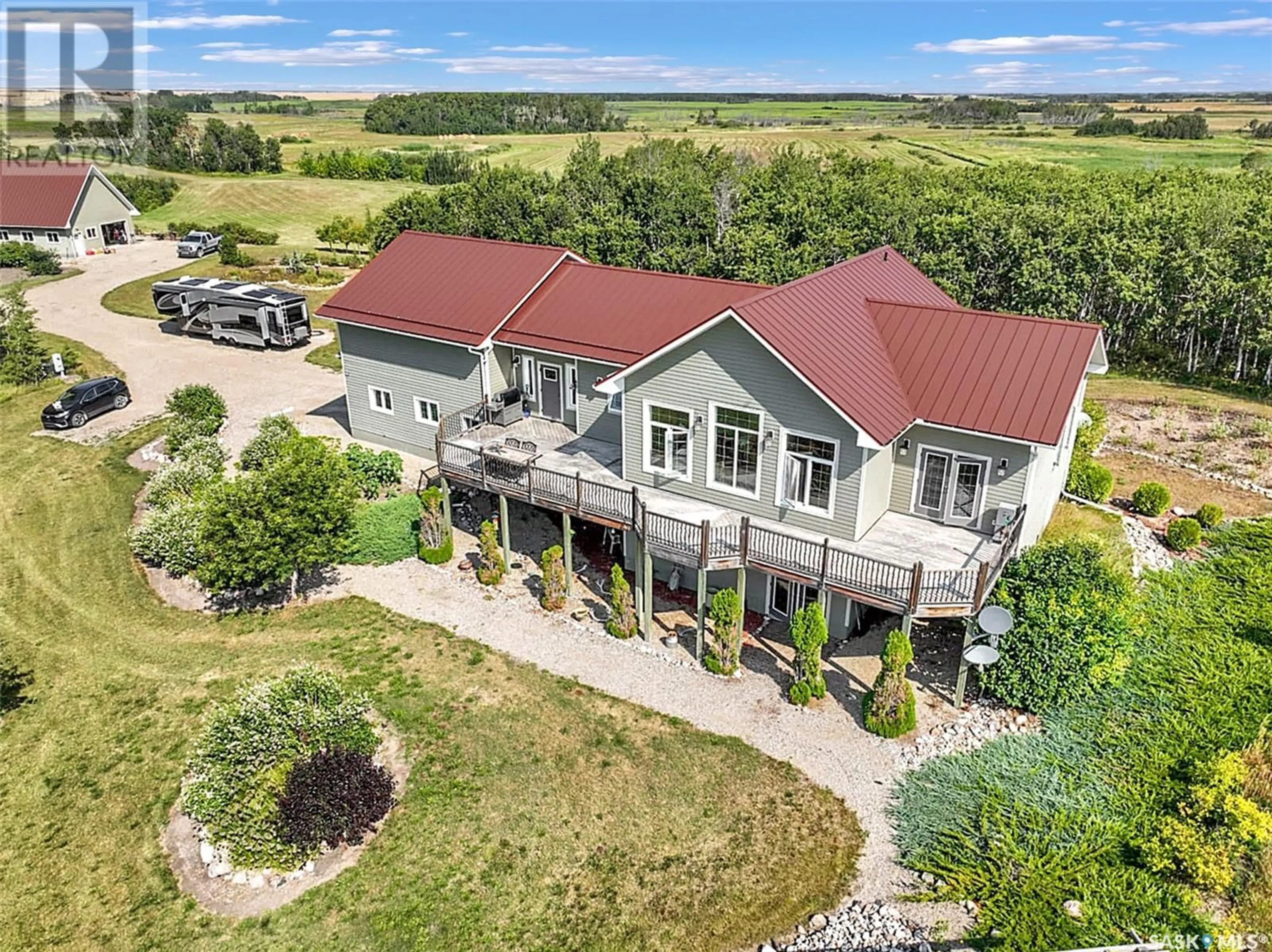 A pic from outside/outdoor area/front of a property/back of a property/a pic from drone, building for 637 ACREAGE, Fertile Belt Rm No. 183 Saskatchewan S0A0X0