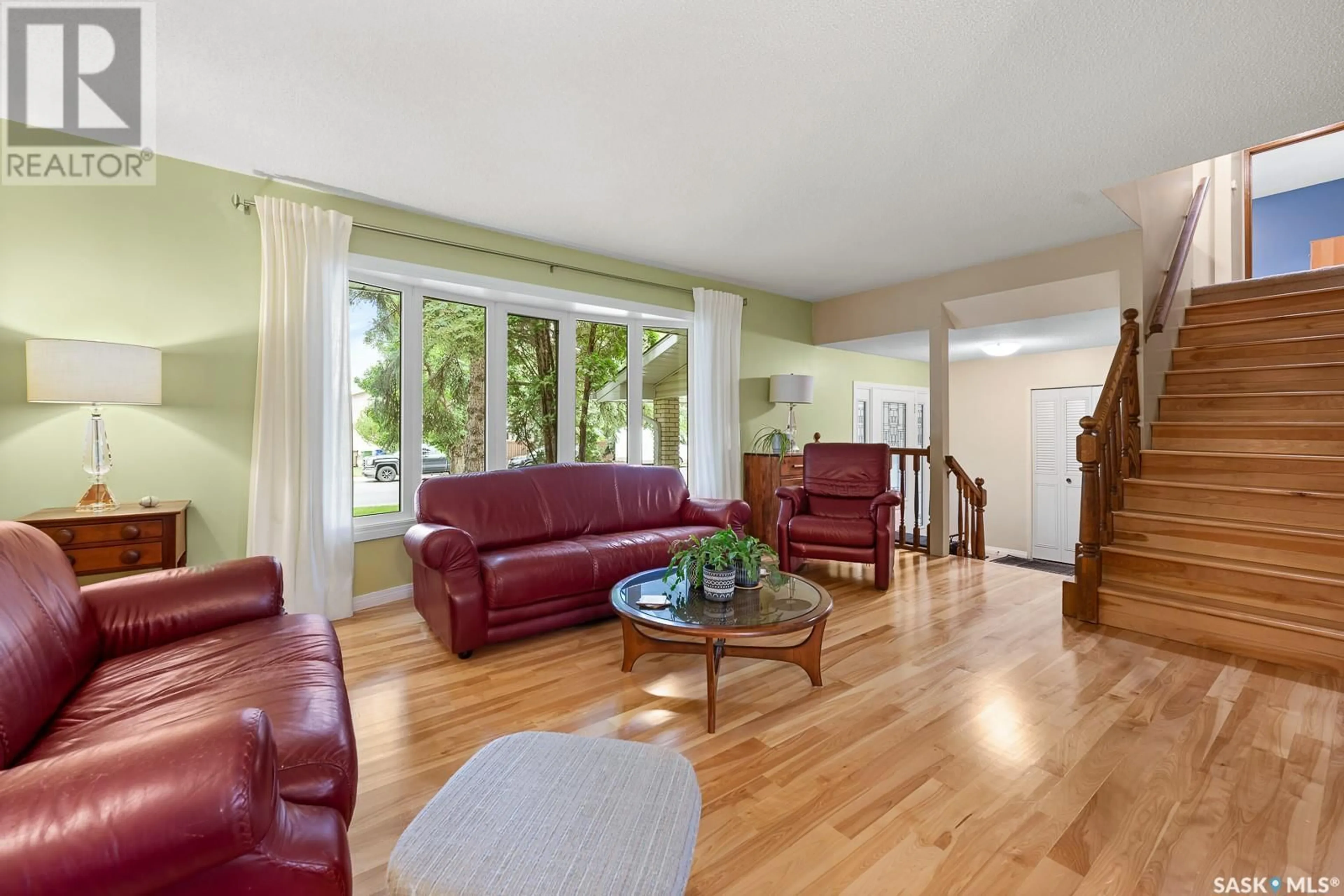 Living room, wood floors for 236 Lockwood ROAD, Regina Saskatchewan S4S6E2