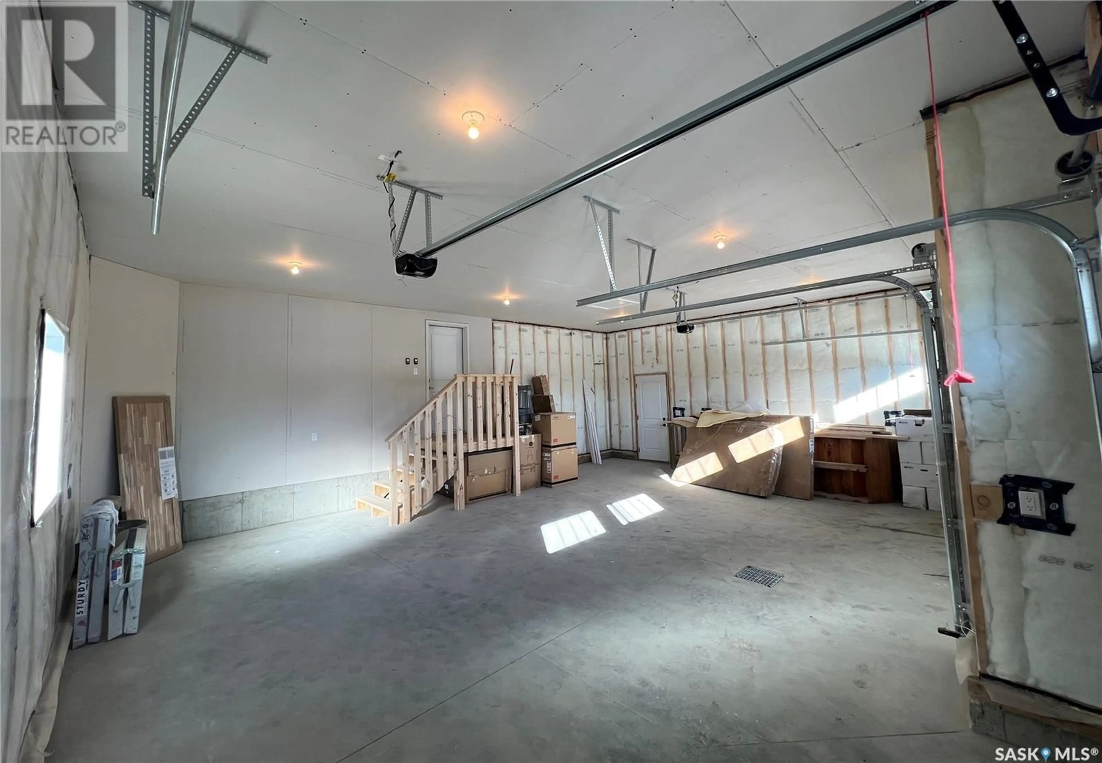 Indoor garage for 188 Haverstock CRESCENT, Saskatoon Saskatchewan S7W0Z6