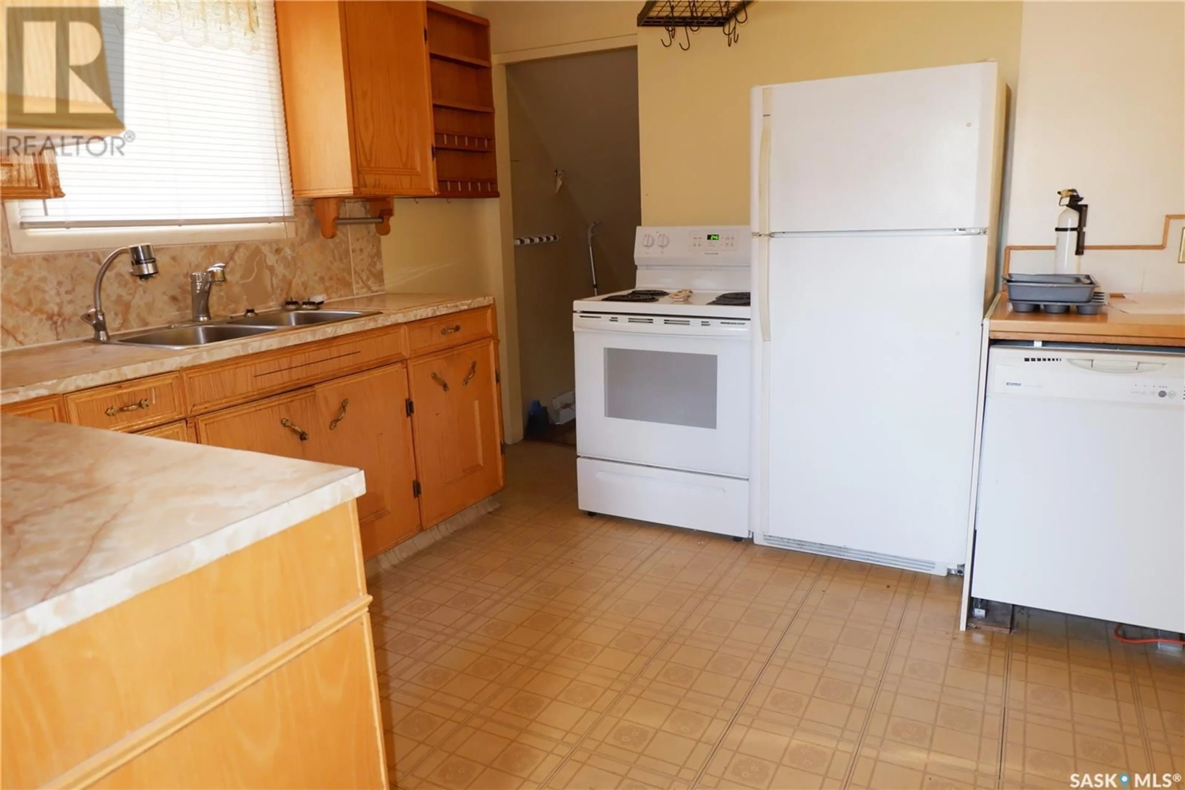 Standard kitchen, unknown for 113 2ND AVENUE, Mossbank Saskatchewan S0H3G0