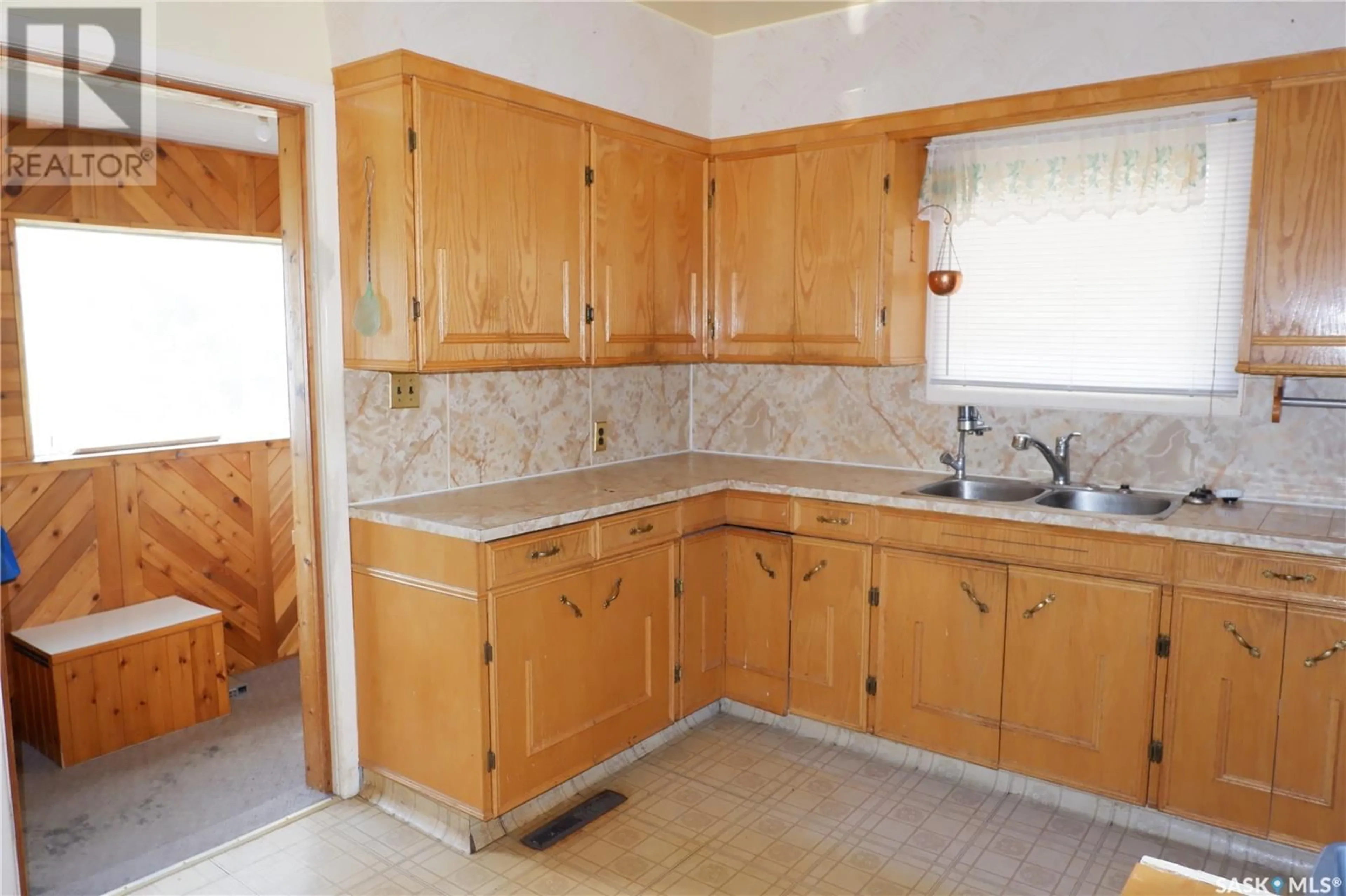 Kitchen for 113 2nd AVENUE W, Mossbank Saskatchewan S0H3G0