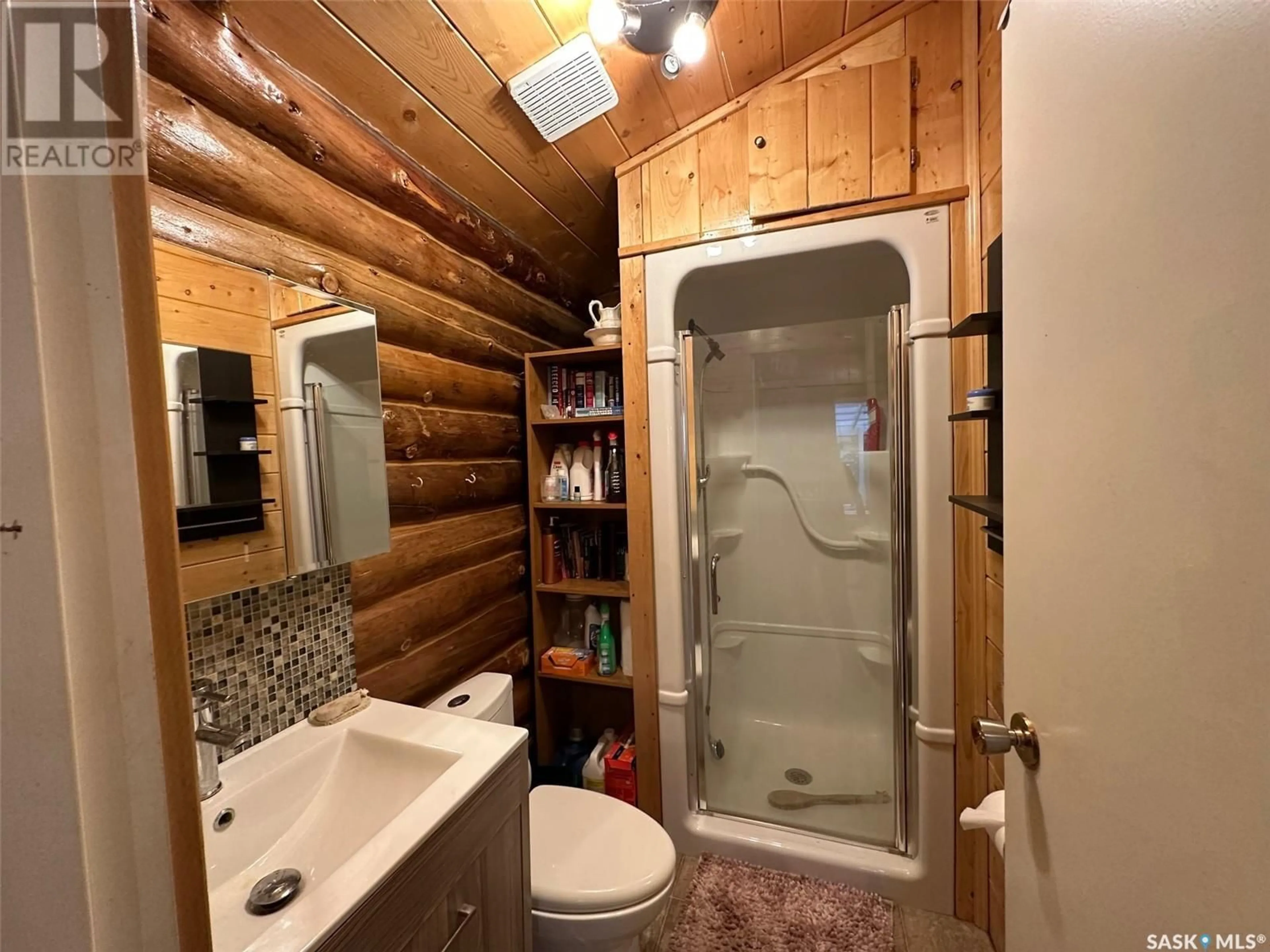 Bathroom, wood floors for Scotts Landing, Torch River Rm No. 488 Saskatchewan S0A0A7