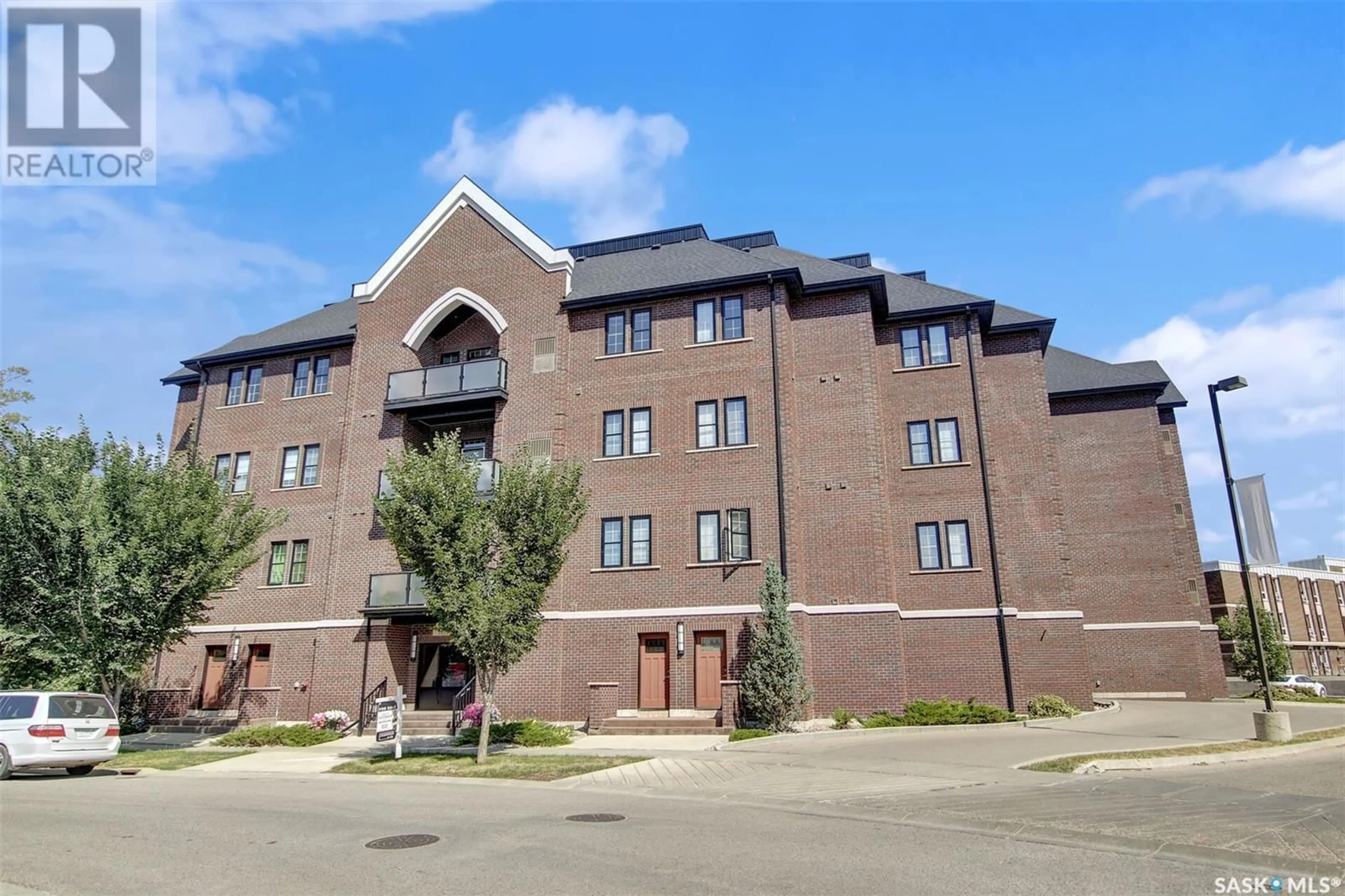 A pic from exterior of the house or condo, the front or back of building for 402 1515 Anson ROAD, Regina Saskatchewan S4P0E7