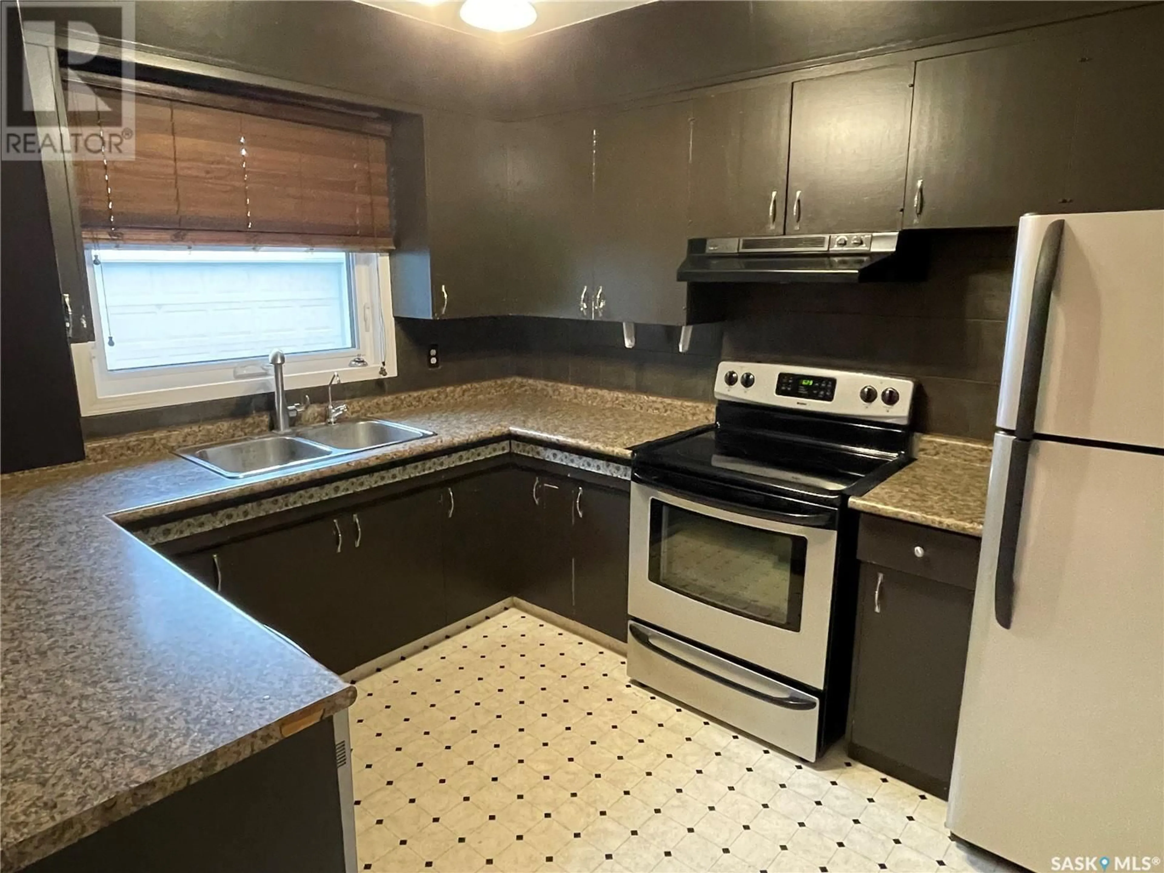 Standard kitchen, unknown for 45 Dalewood CRESCENT, Yorkton Saskatchewan S3N2P6