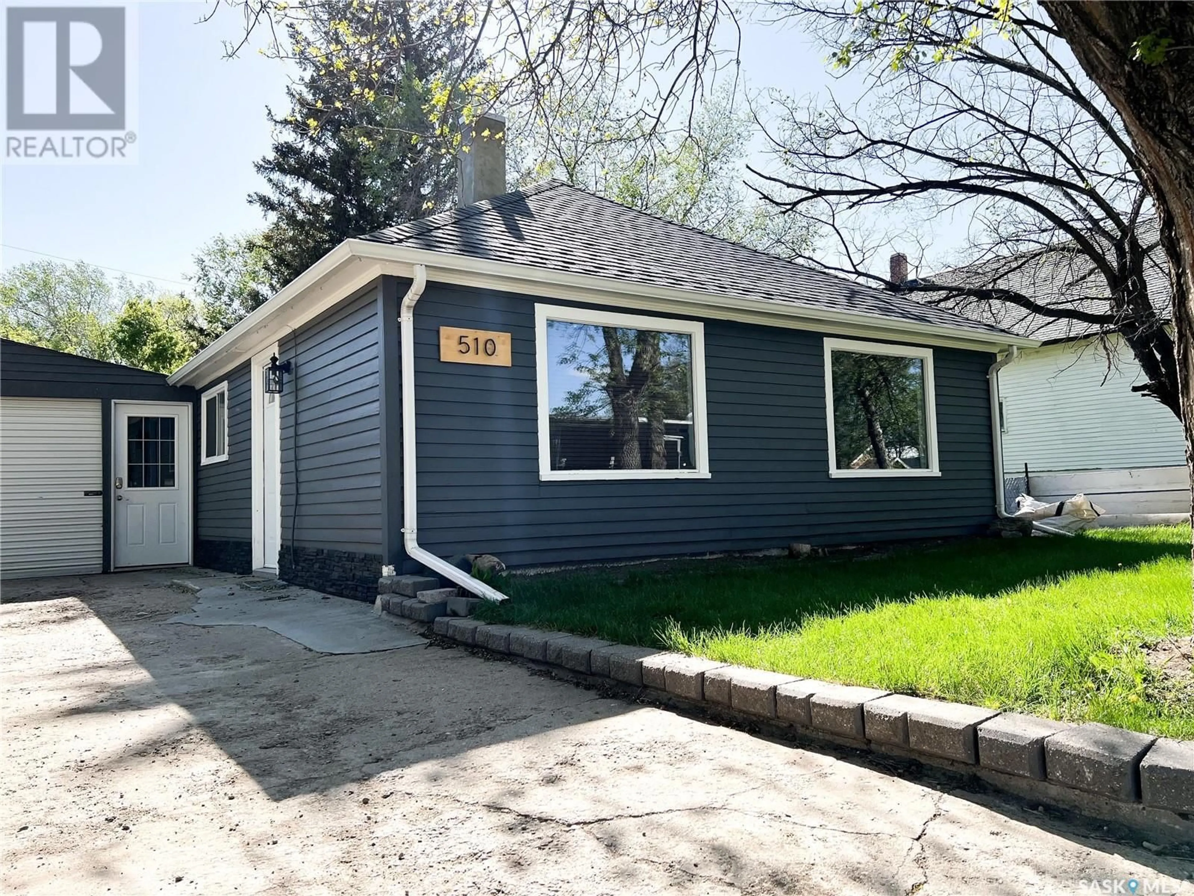 Frontside or backside of a home for 510 Mann AVENUE, Radville Saskatchewan S0C2G0