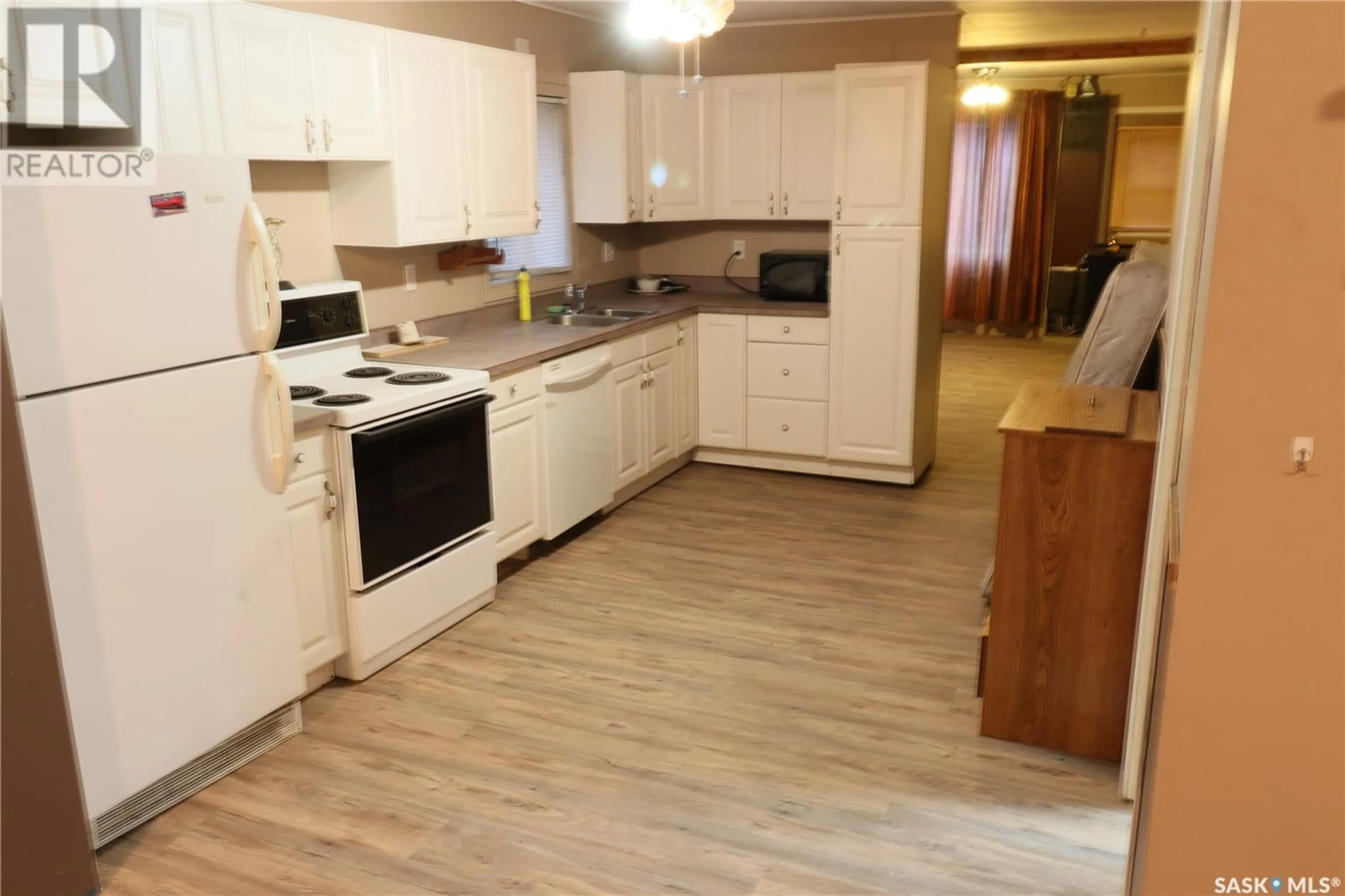 Standard kitchen for 412 3rd AVENUE, Denare Beach Saskatchewan S0P0B0