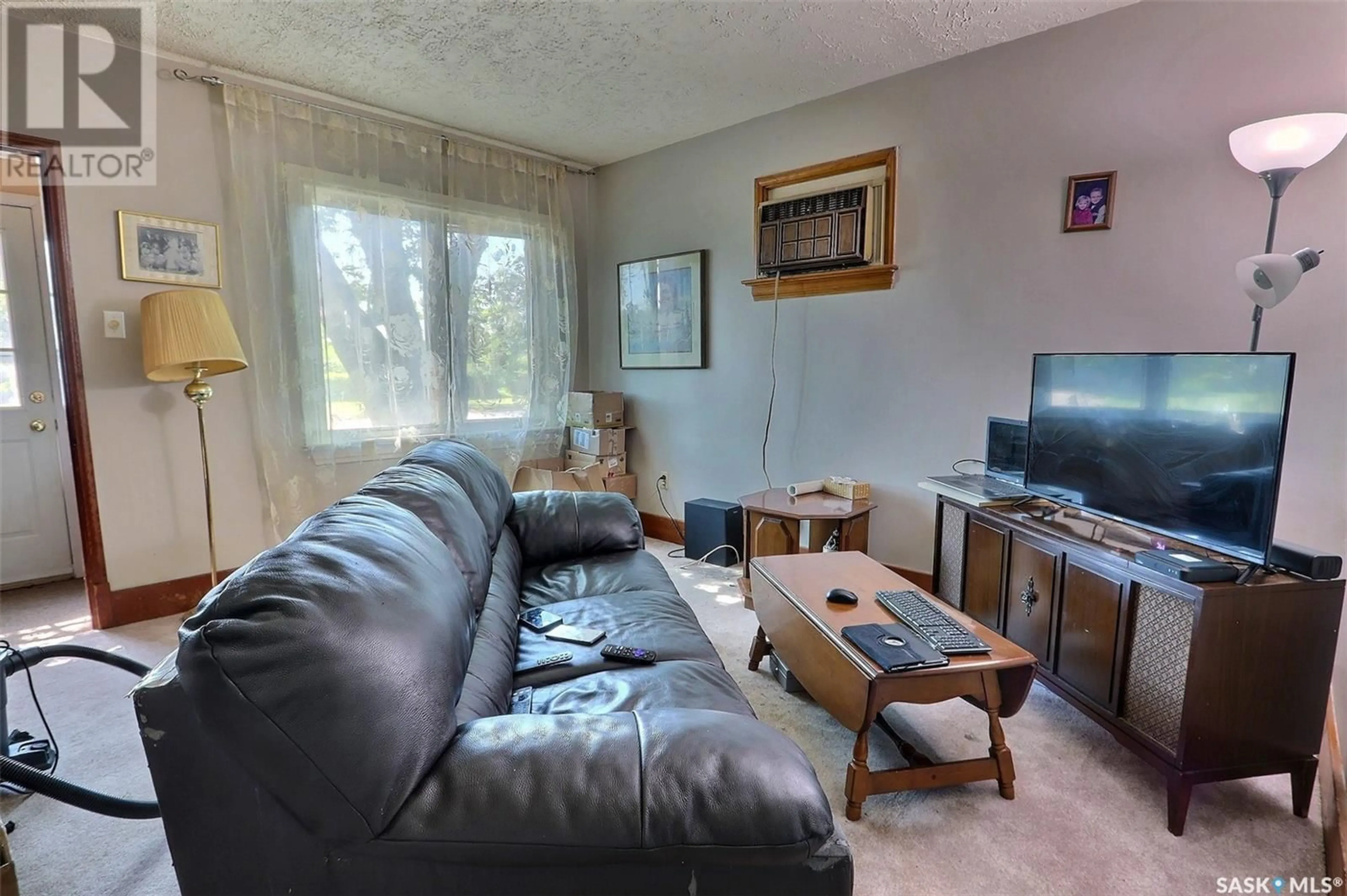 Living room for 1430 15th STREET W, Prince Albert Saskatchewan S6V3T1