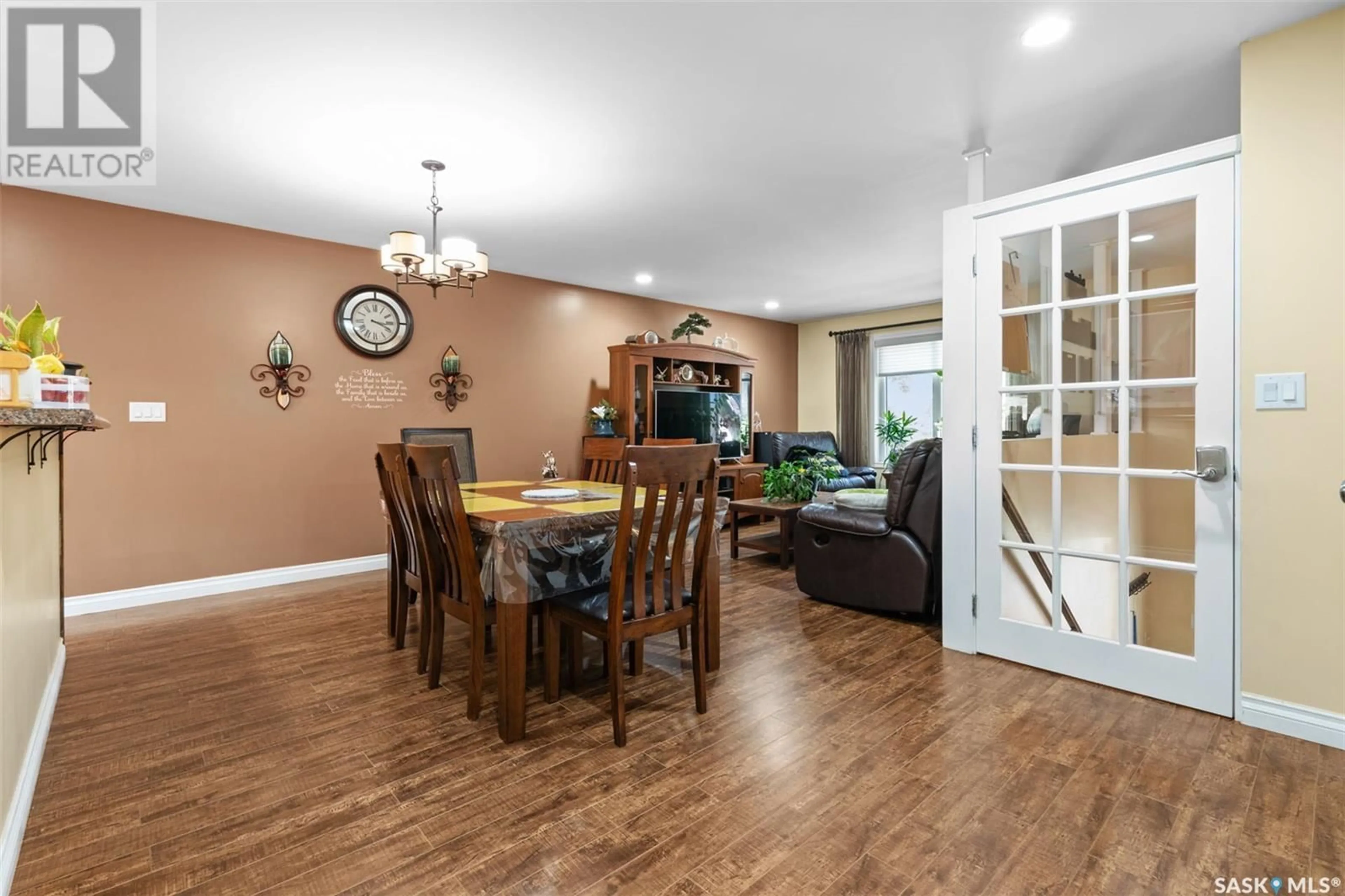 Dining room, wood floors, cottage for 937 L AVENUE N, Saskatoon Saskatchewan S7L2R5