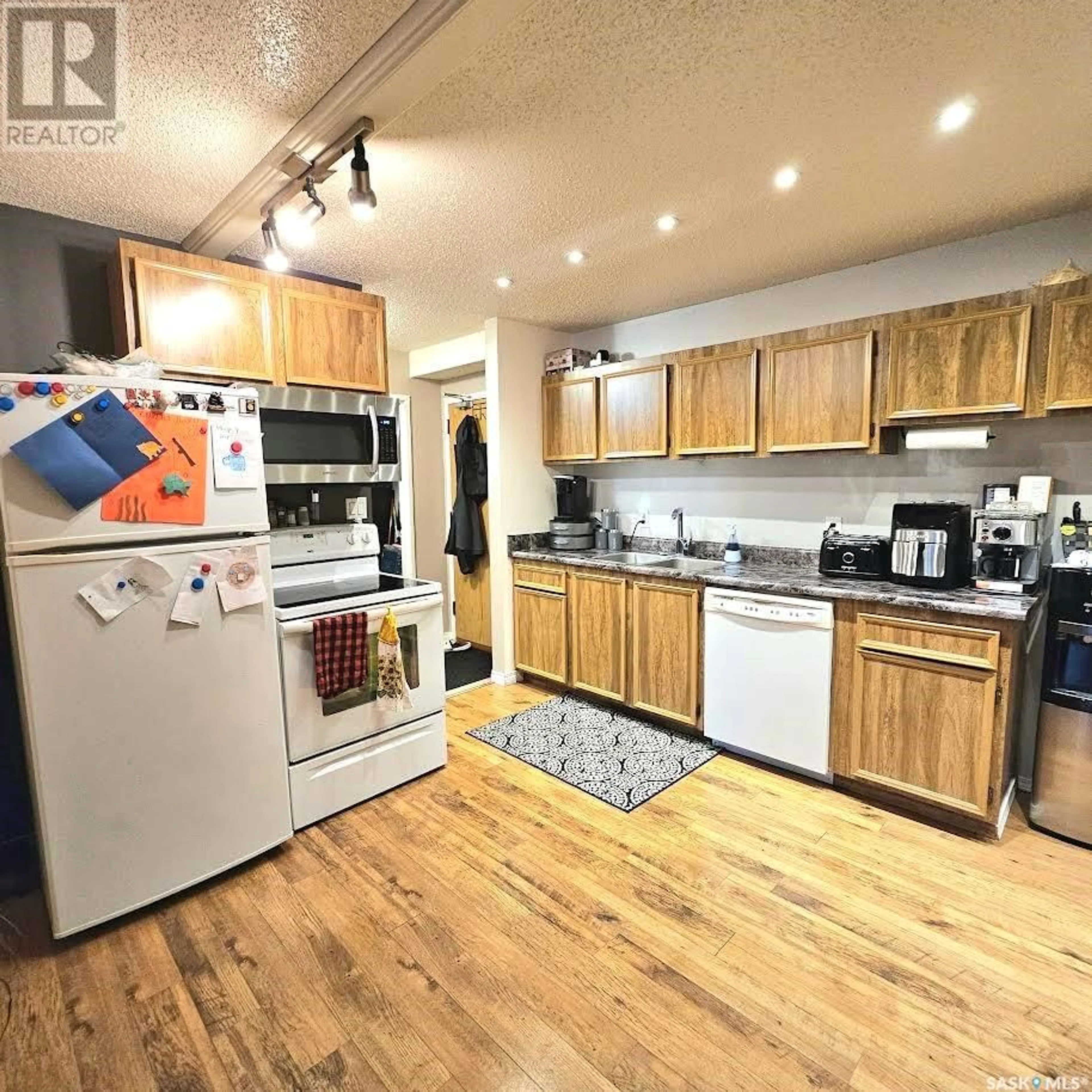 Standard kitchen for 304 300 Olive Diefenbaker DRIVE, Prince Albert Saskatchewan S6V7M6