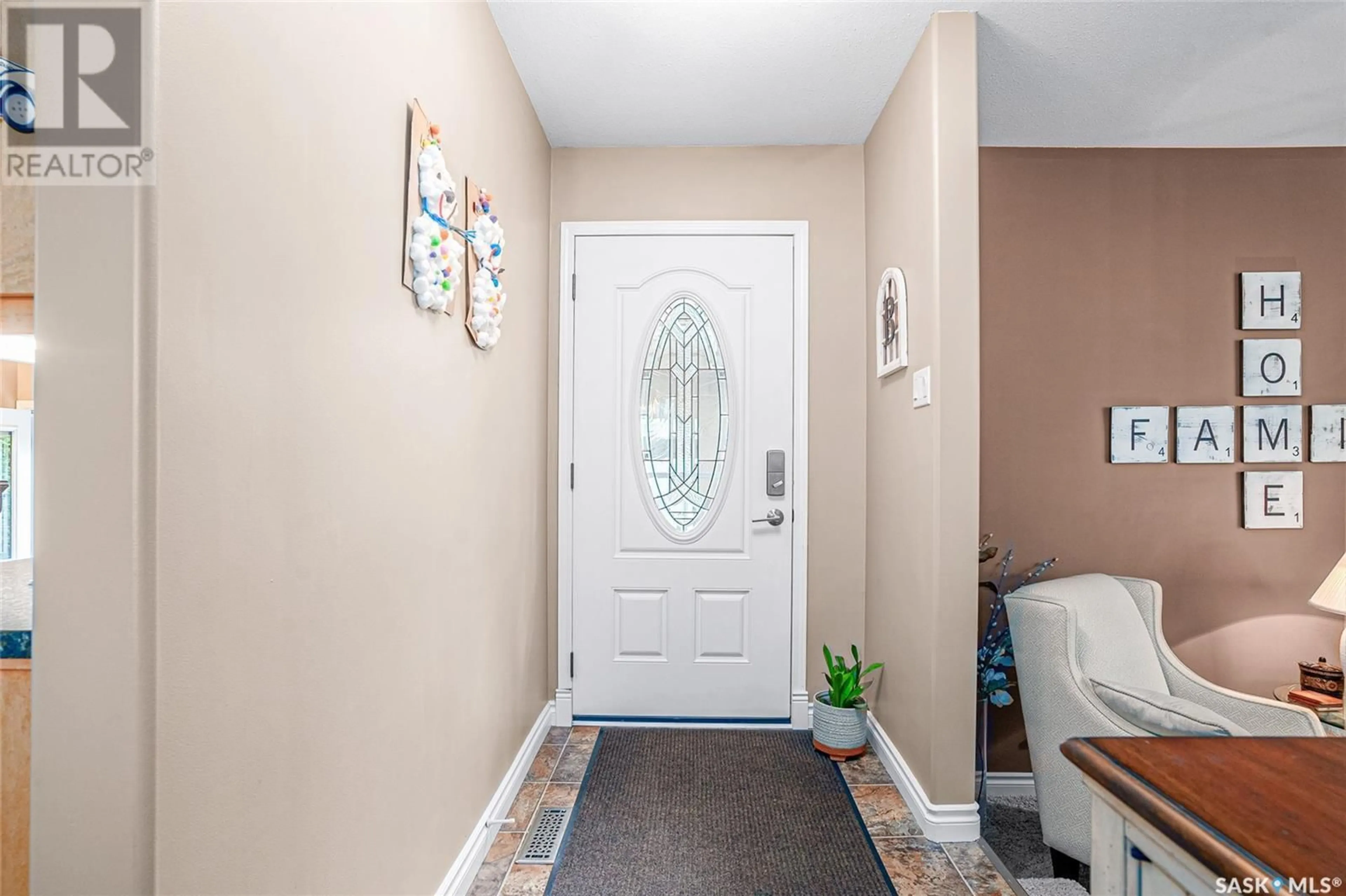 Indoor entryway for 350 Assiniboine DRIVE, Saskatoon Saskatchewan S7K3Z2