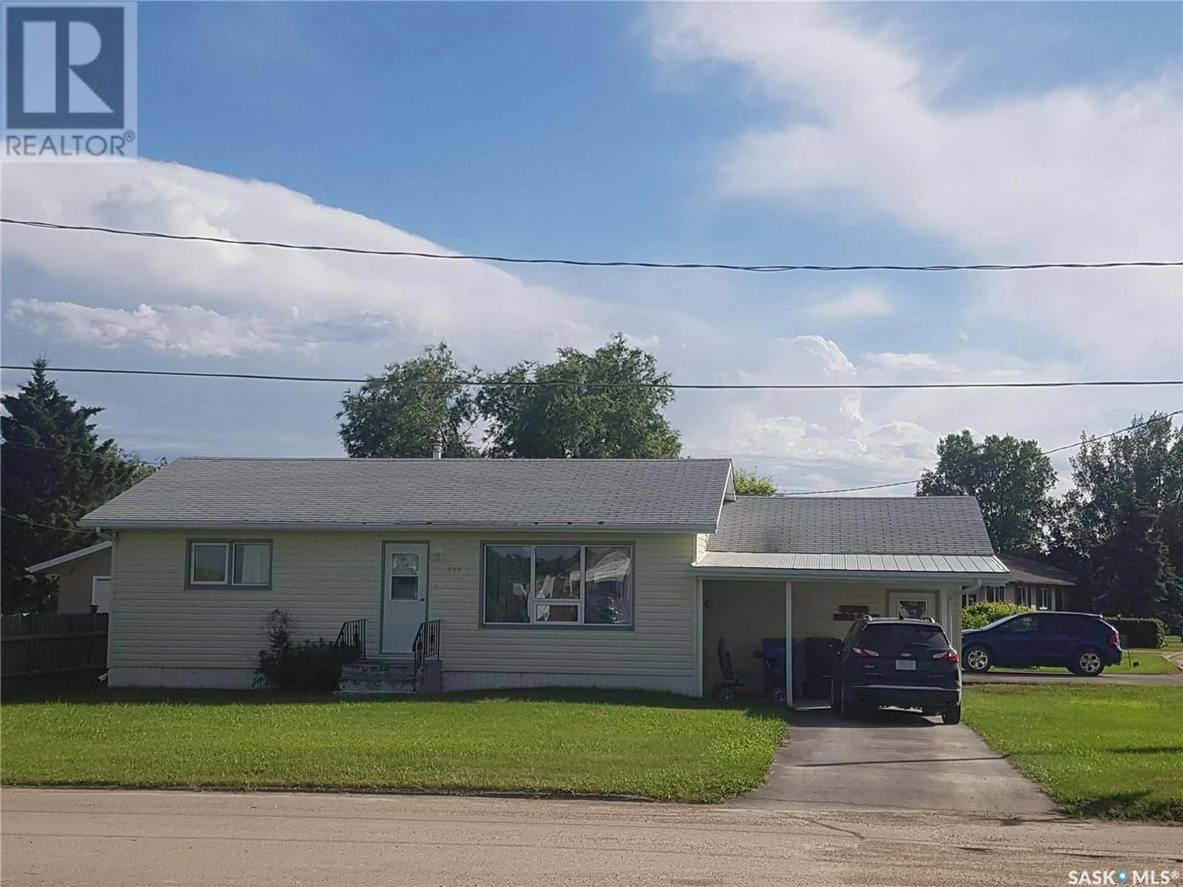 Frontside or backside of a home for 909 Assiniboia AVENUE, Stoughton Saskatchewan S0G4T0