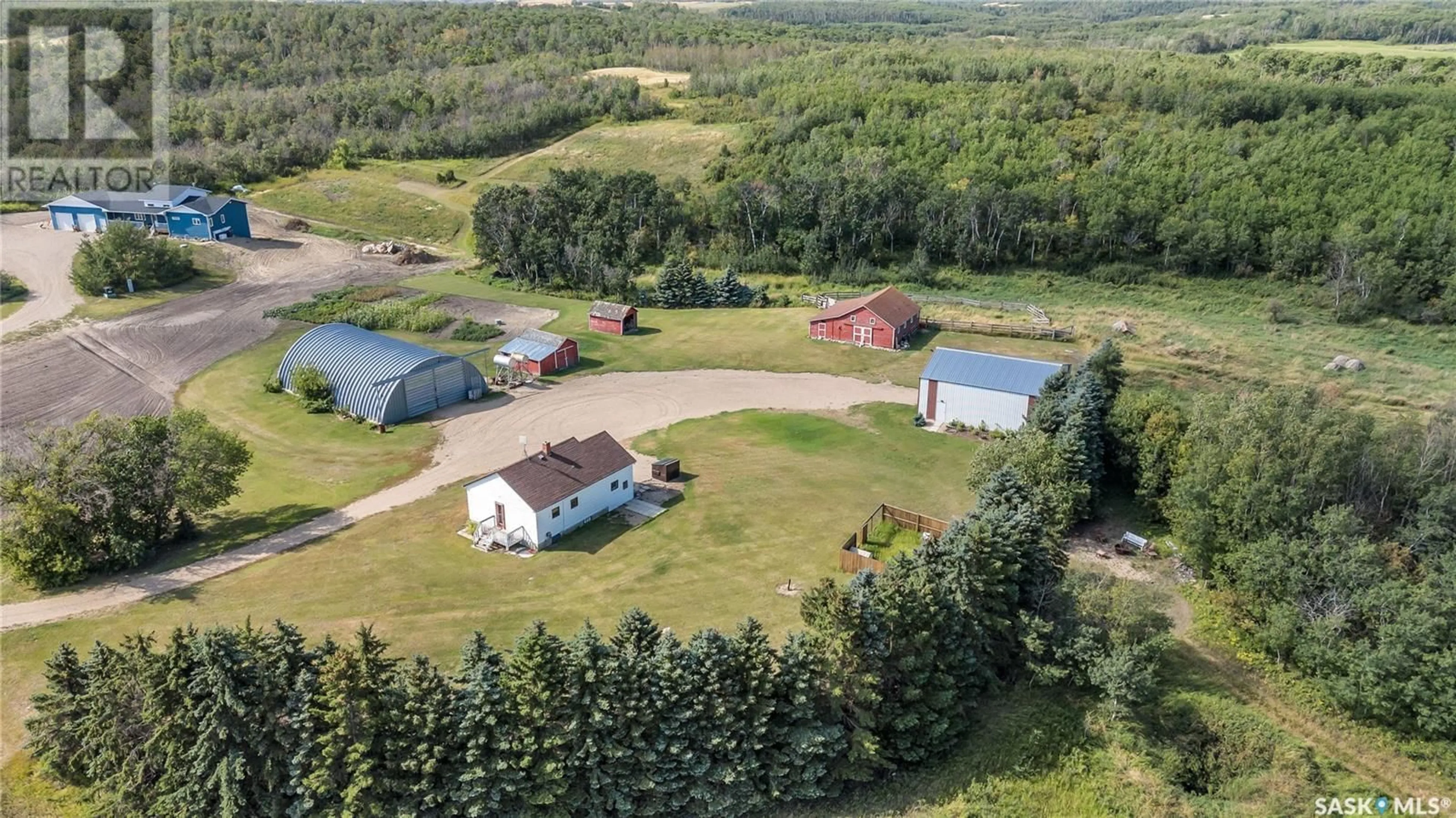 Fenced yard for Wacker Acreage, Bayne Rm No. 371 Saskatchewan S0K2V0