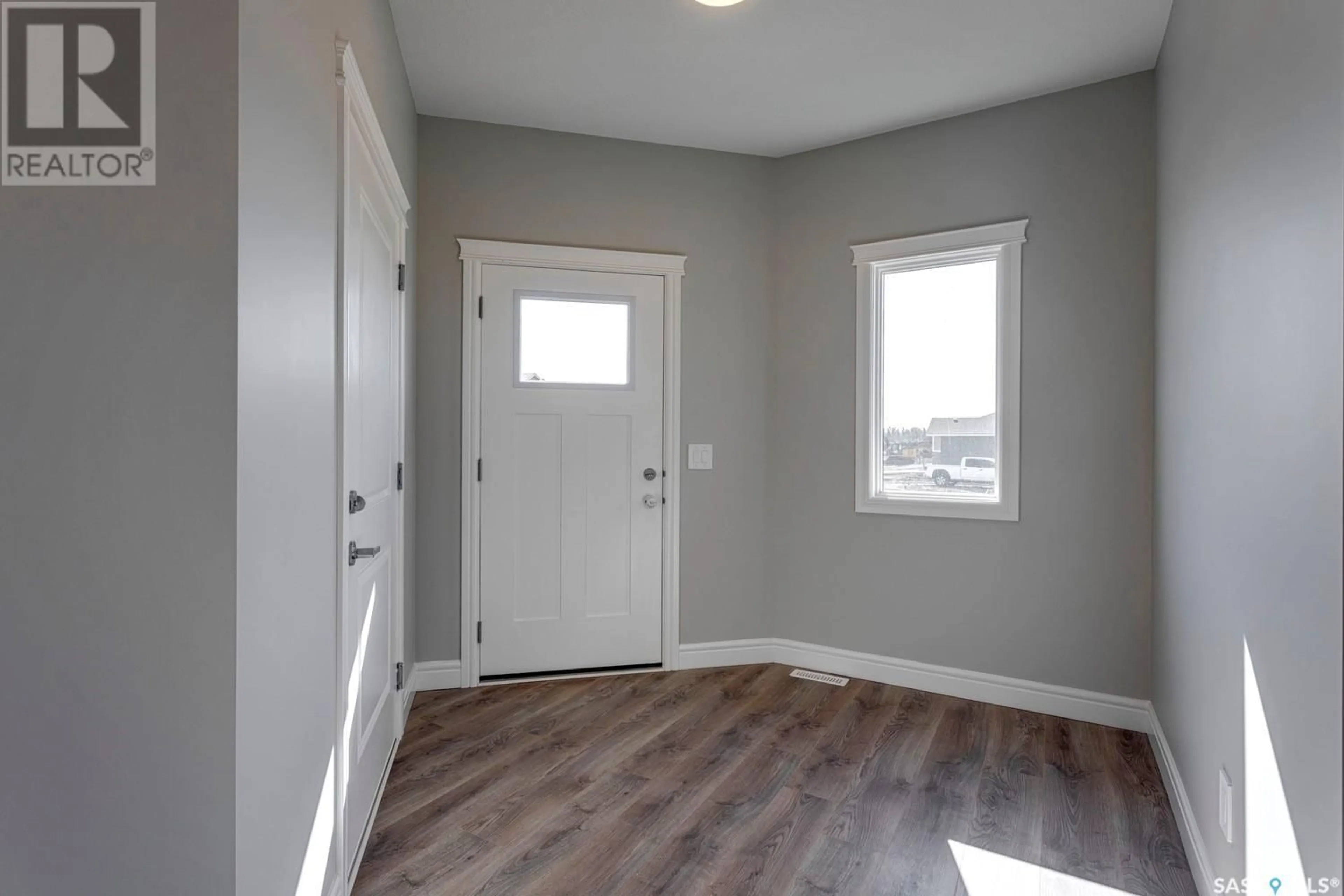 Indoor entryway for 304 Myles Heidt LANE, Saskatoon Saskatchewan S7W1J2