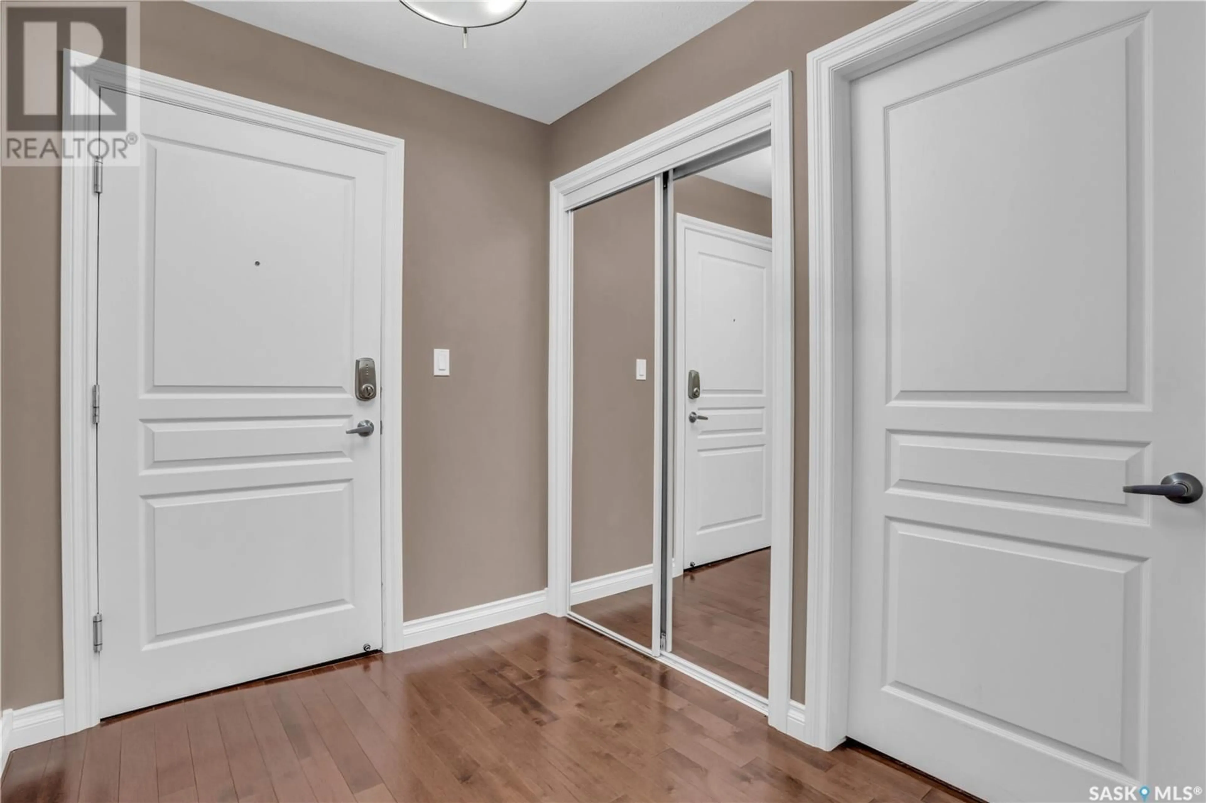 Indoor entryway, wood floors for 106 3750 Haughton ROAD E, Regina Saskatchewan S4V1R6