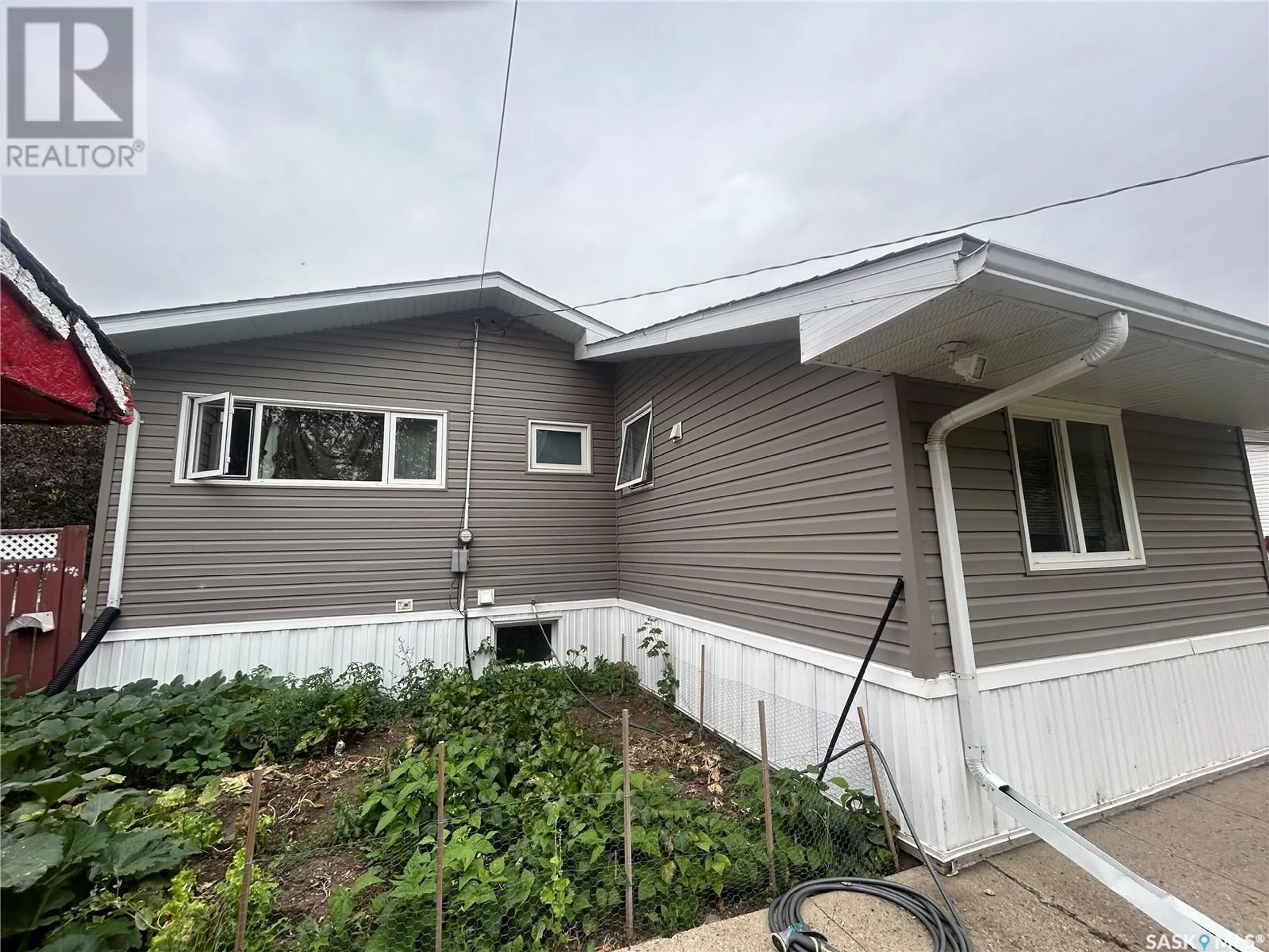 Home with vinyl exterior material, unknown for 229 ALDRIDGE STREET, Bienfait Saskatchewan S0C0M0