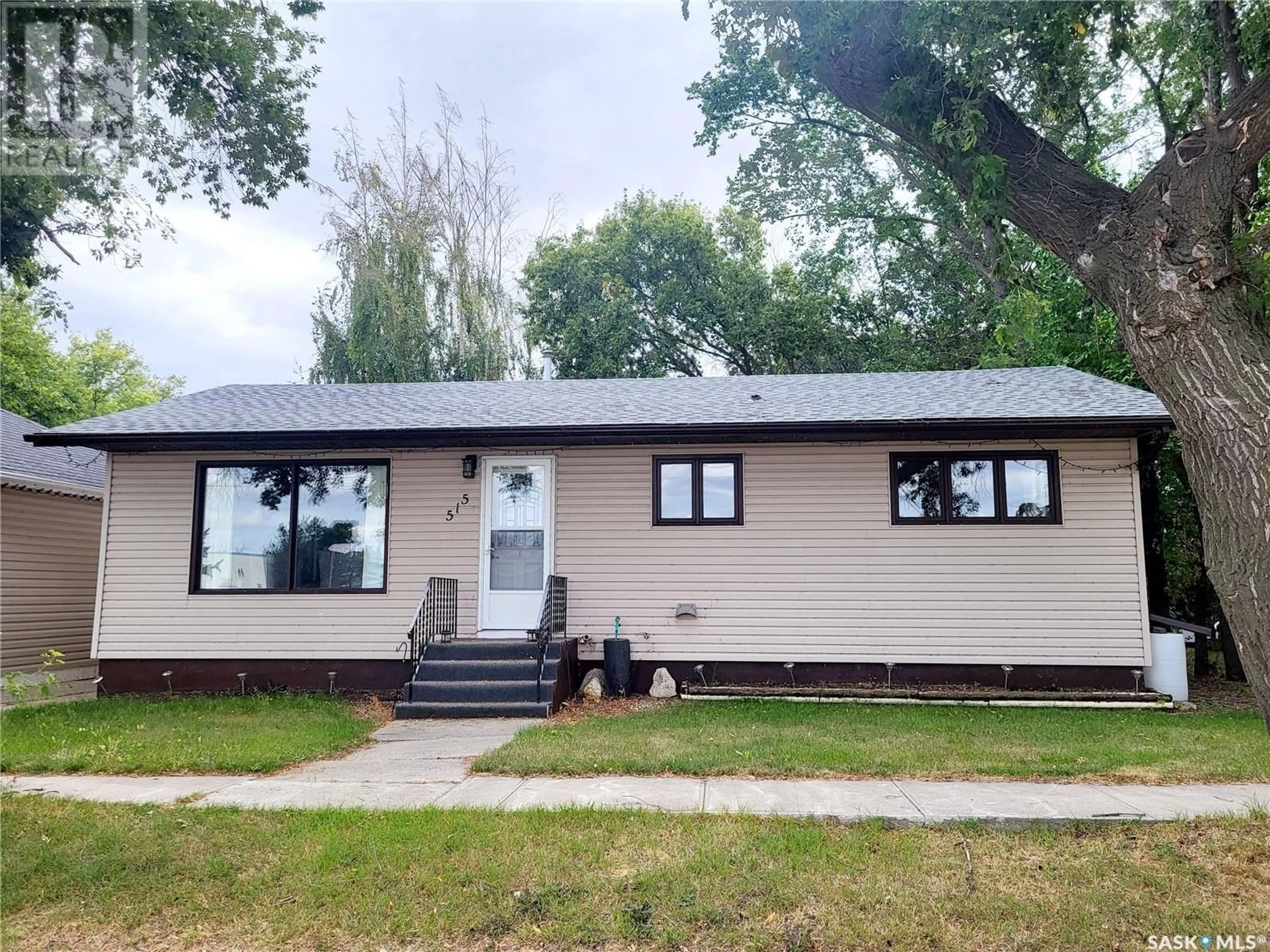 Home with vinyl exterior material for 515 Railway AVENUE S, Bruno Saskatchewan S0K0S0