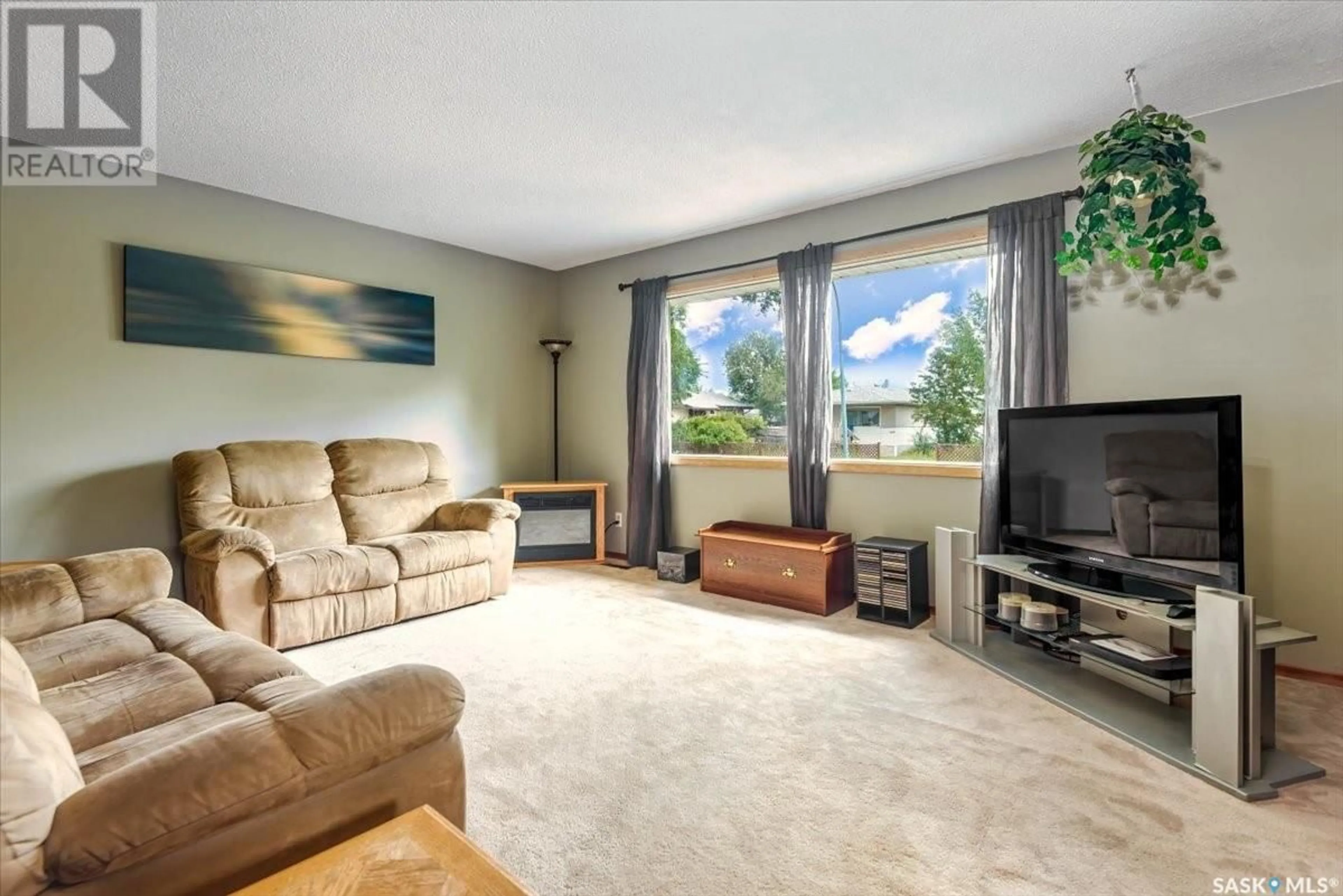 Living room for 1022 Broder STREET, Regina Saskatchewan S4N3P7