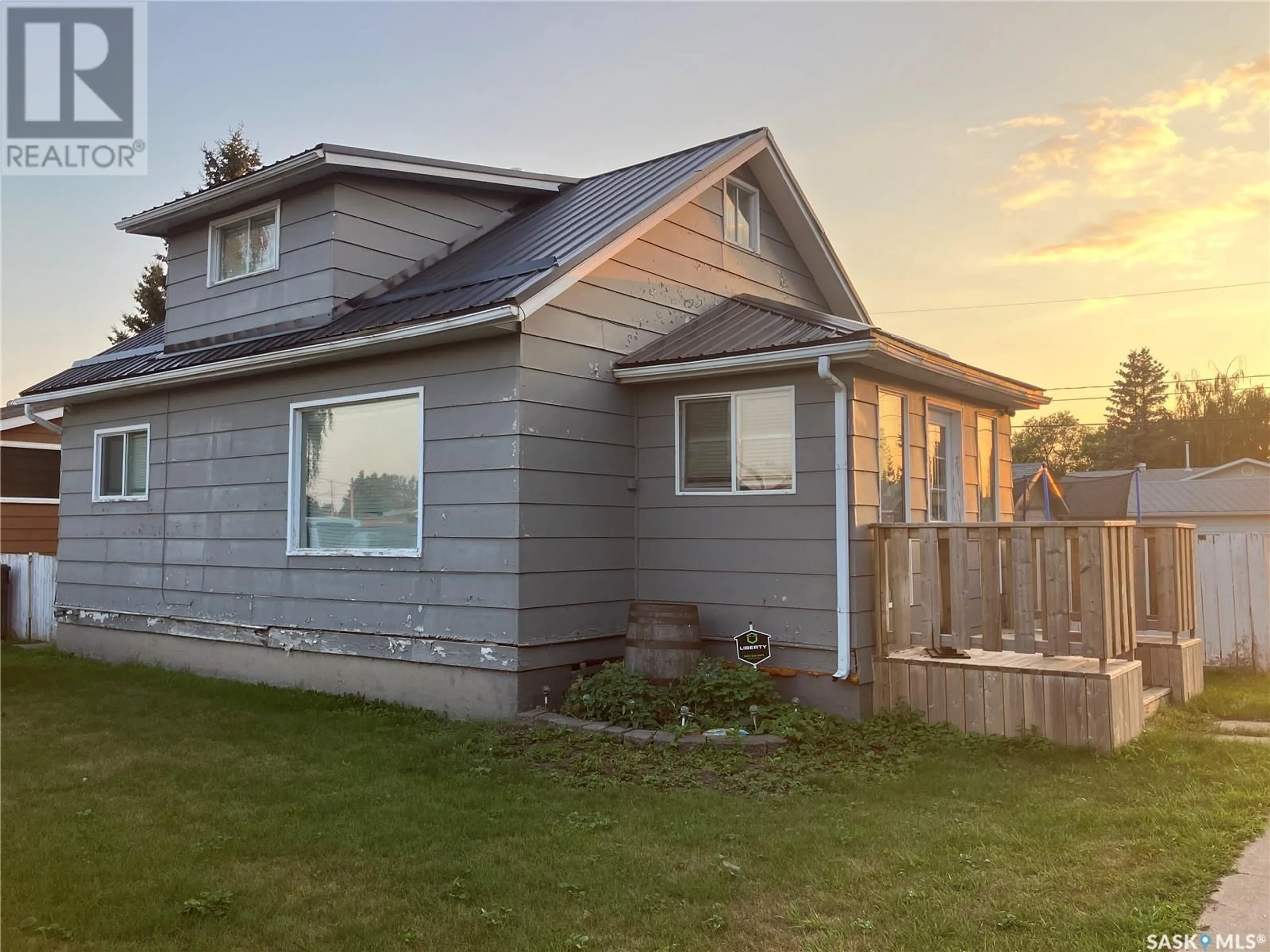 Frontside or backside of a home for 1000 1st STREET W, Nipawin Saskatchewan S0E1E0