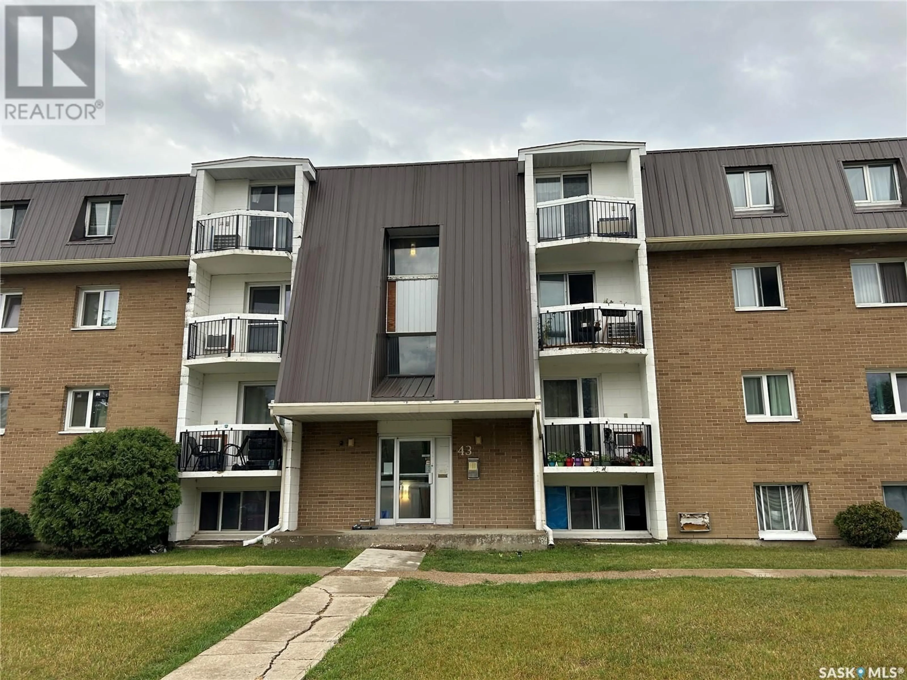 A pic from exterior of the house or condo, the front or back of building for 24 43 Centennial STREET, Regina Saskatchewan S4S6P8