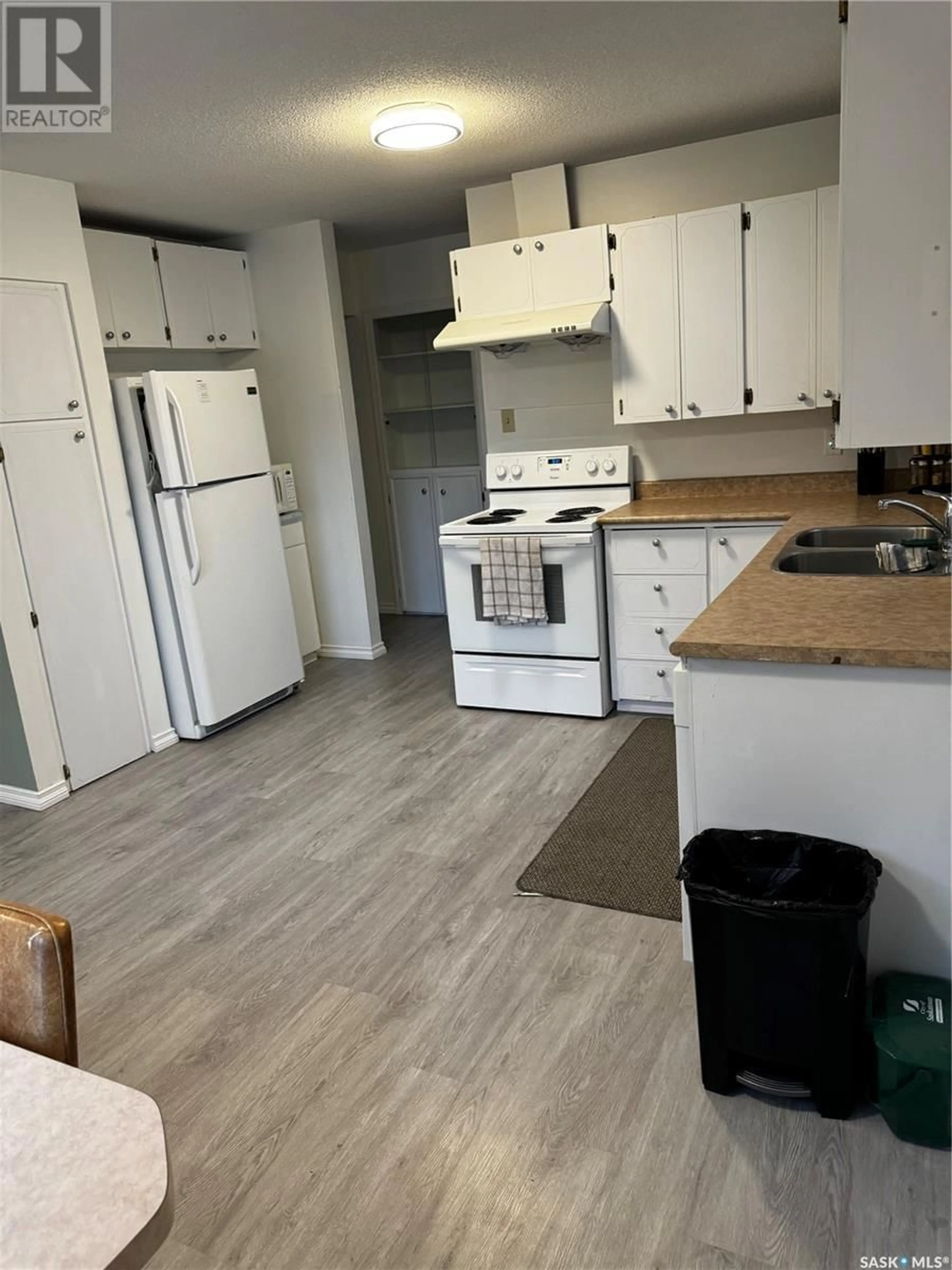 Standard kitchen, wood floors, cottage for 3323 14th STREET, Saskatoon Saskatchewan S7H0B5