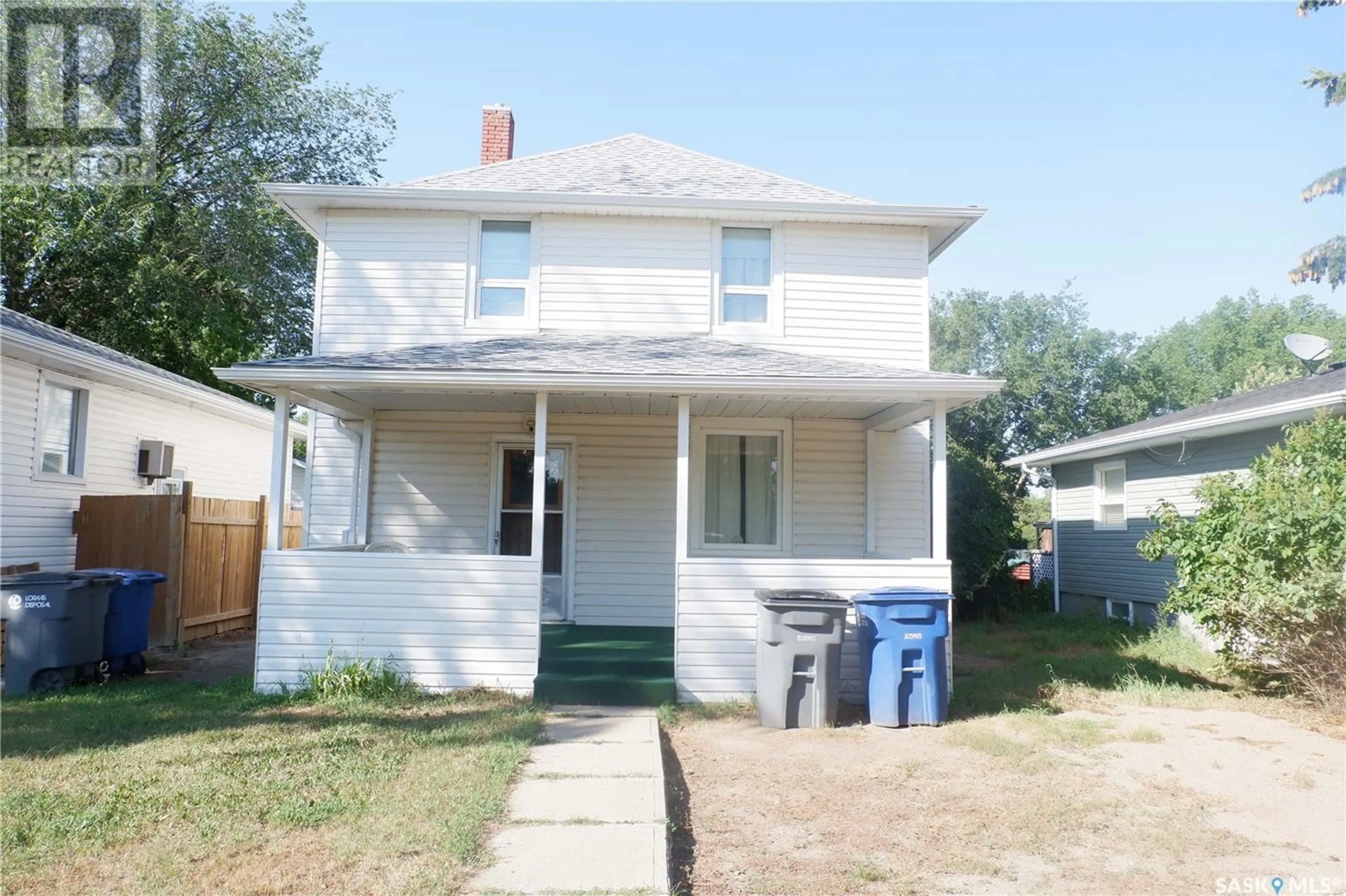 Frontside or backside of a home for 311 7th AVENUE E, Assiniboia Saskatchewan S0H0B0