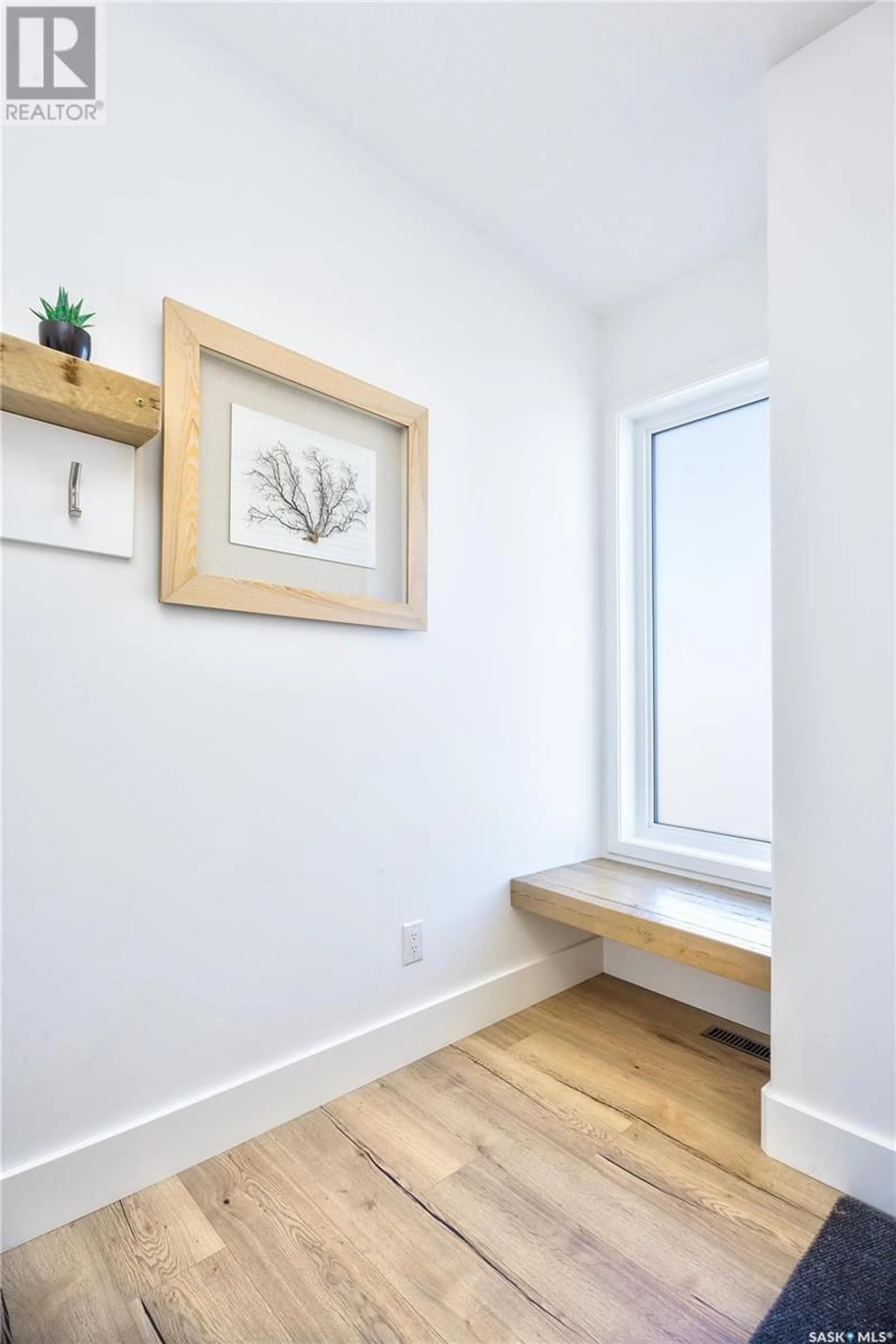 Indoor entryway for 43 HADLEY ROAD, Prince Albert Saskatchewan S6X0A6