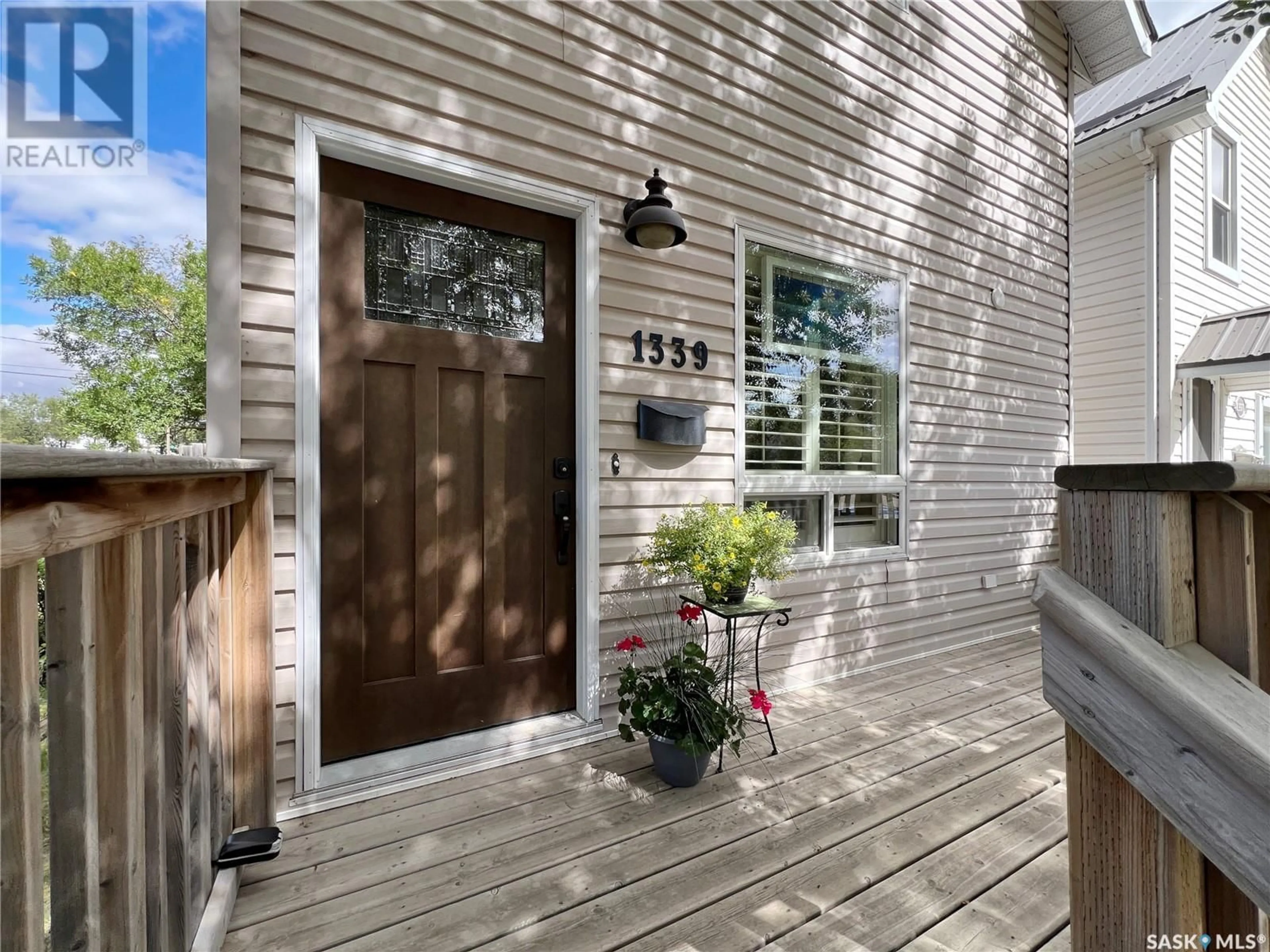 Indoor entryway for 1339 2nd STREET, Estevan Saskatchewan S4A0M3