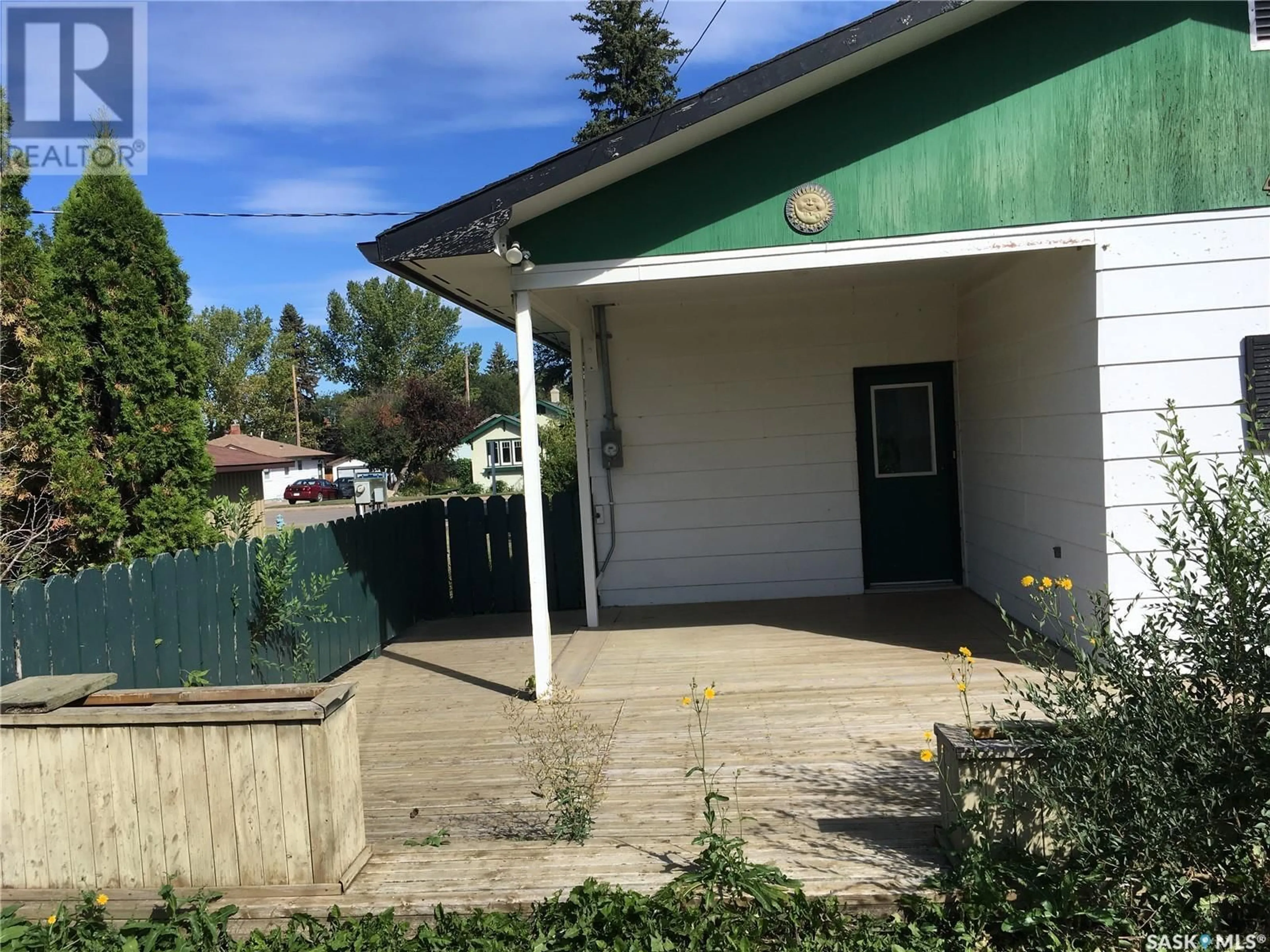 Outside view for 401 22nd STREET W, Prince Albert Saskatchewan S6V4K7