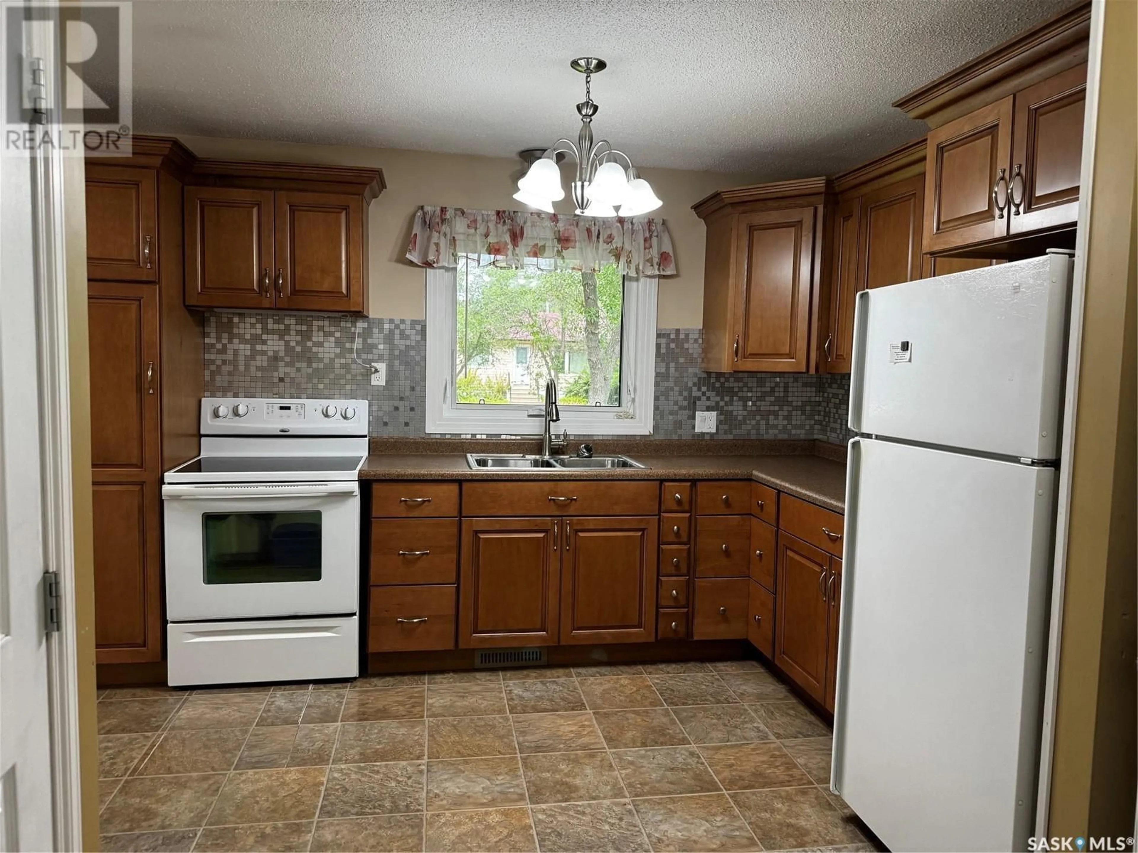 Standard kitchen for 206 2nd AVENUE E, Lampman Saskatchewan S0C1N0