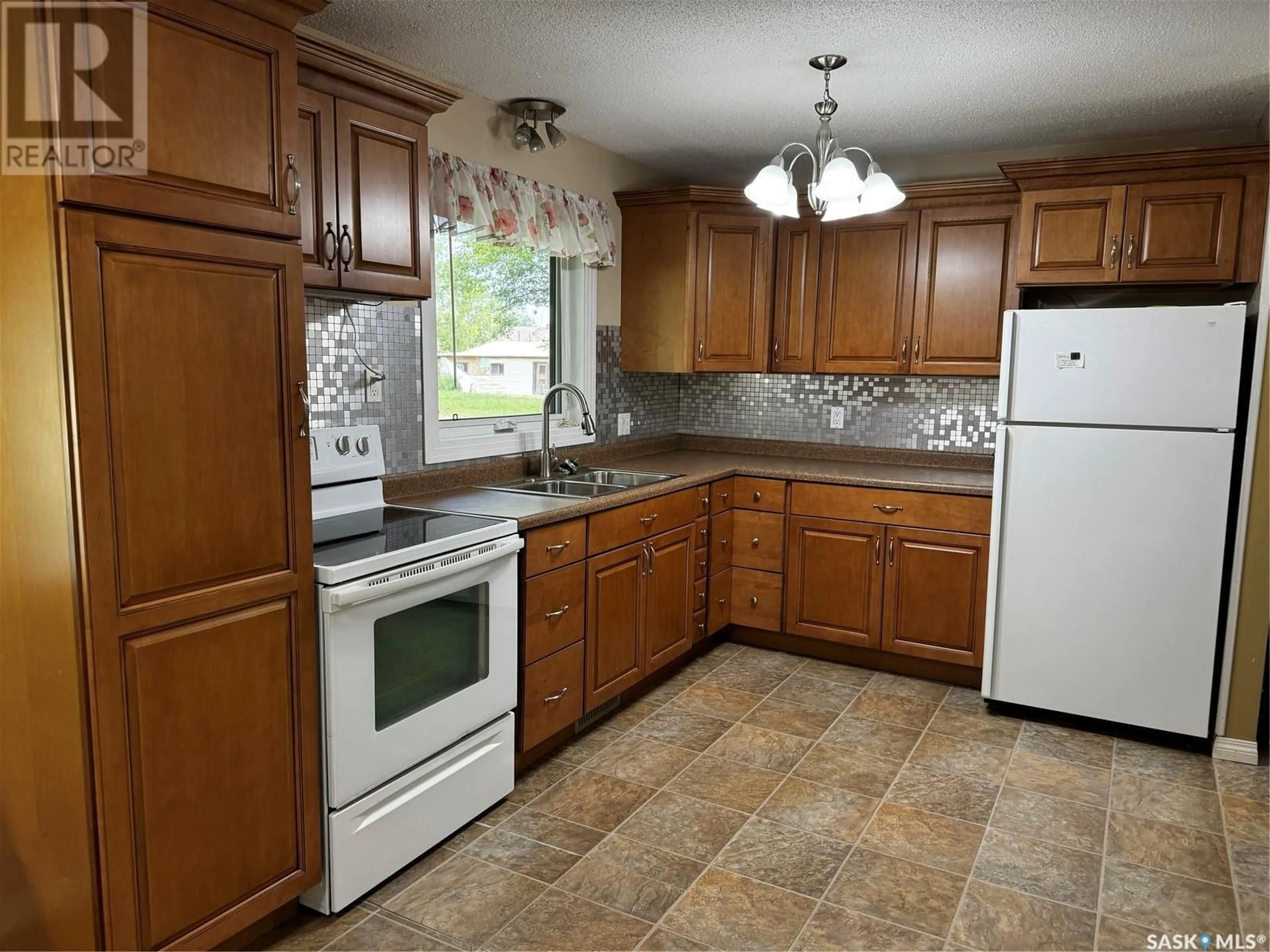 Standard kitchen, wood floors, cottage for 206 2nd AVENUE E, Lampman Saskatchewan S0C1N0