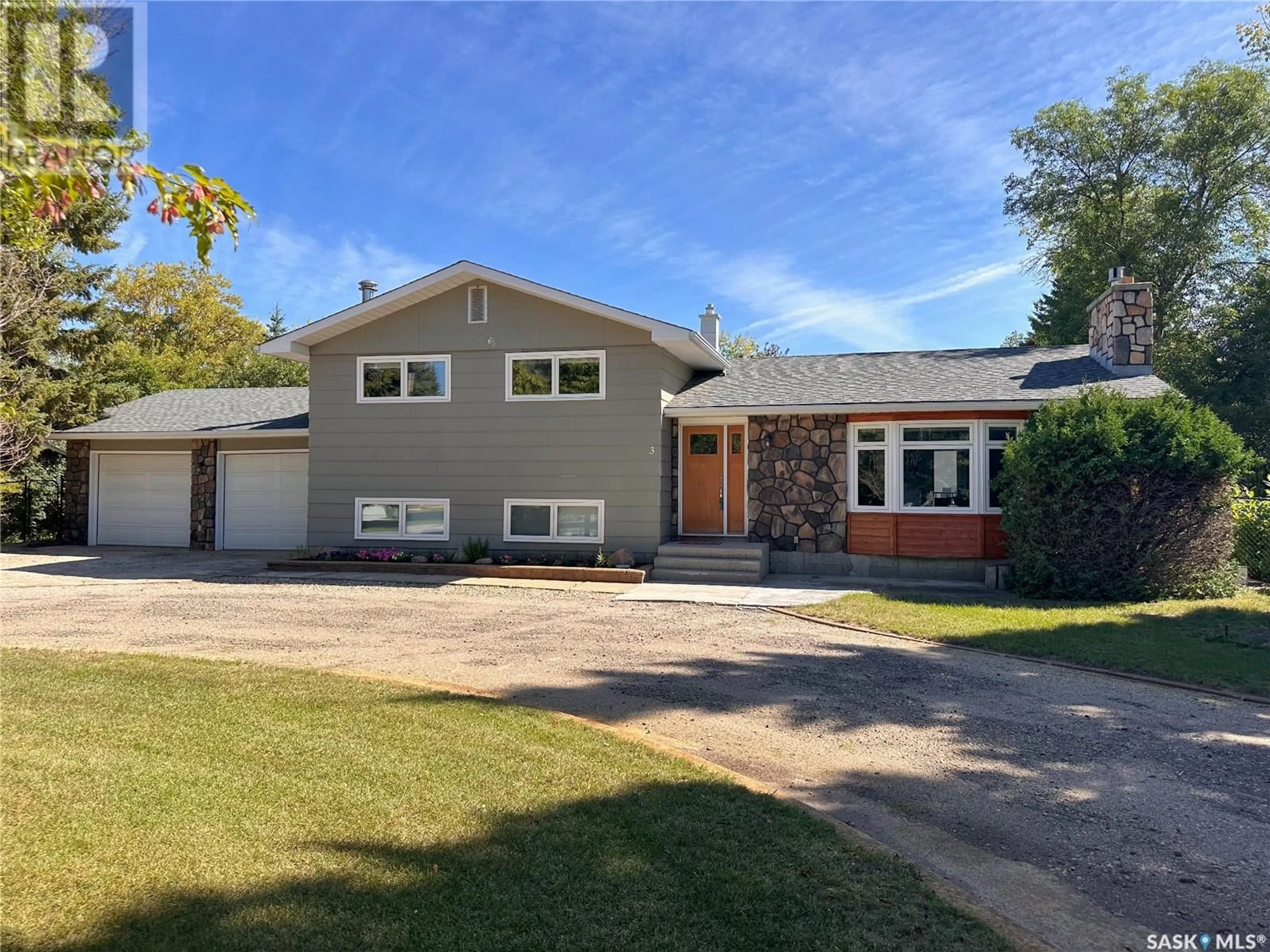 Frontside or backside of a home for 3 Hummingbird BAY, White City Saskatchewan S4L1A9