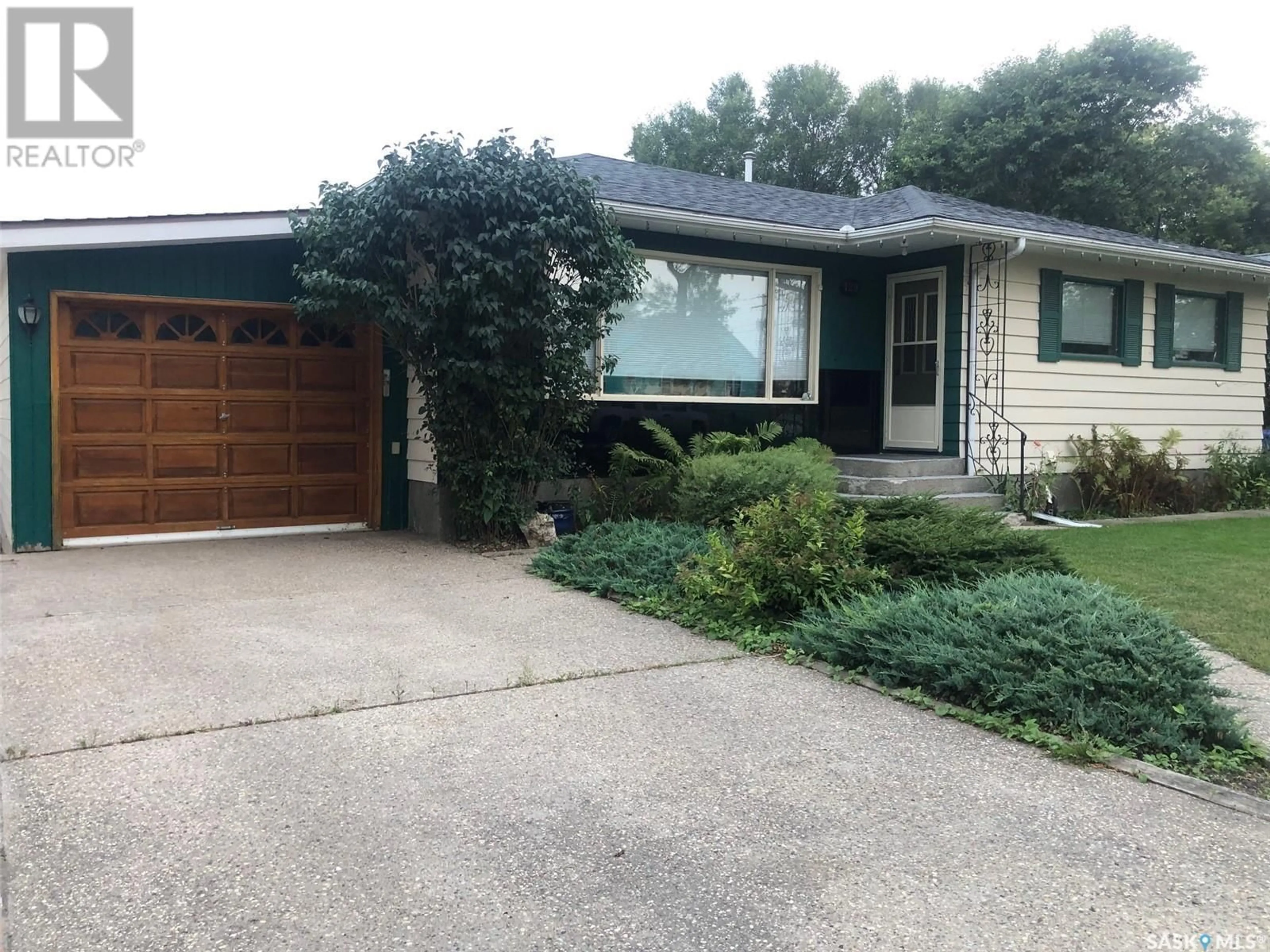 Frontside or backside of a home for 129 3rd AVENUE E, Canora Saskatchewan S0A0L0