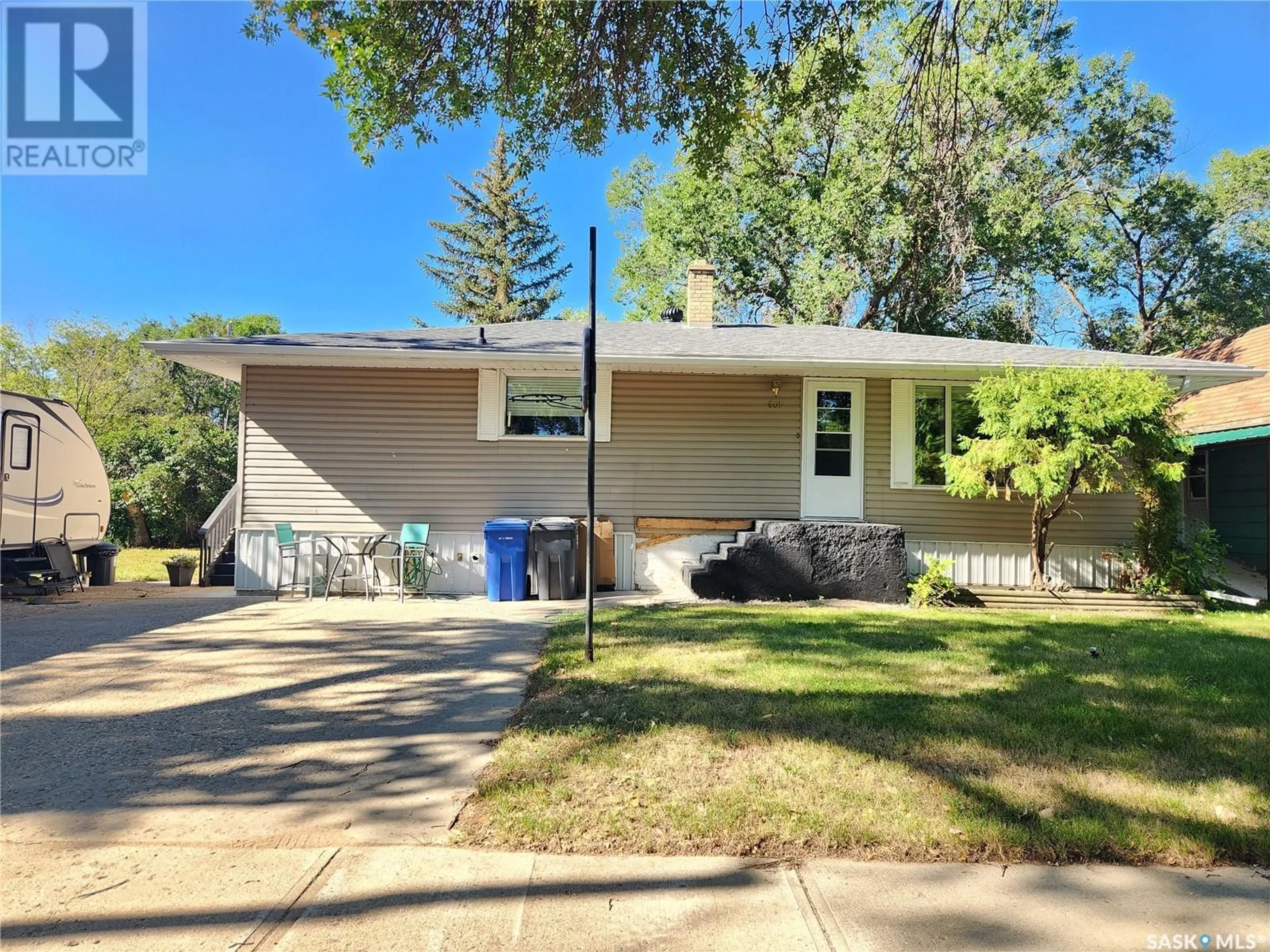 Home with vinyl exterior material for 510 Bertrand AVENUE, Radville Saskatchewan S0C2G0