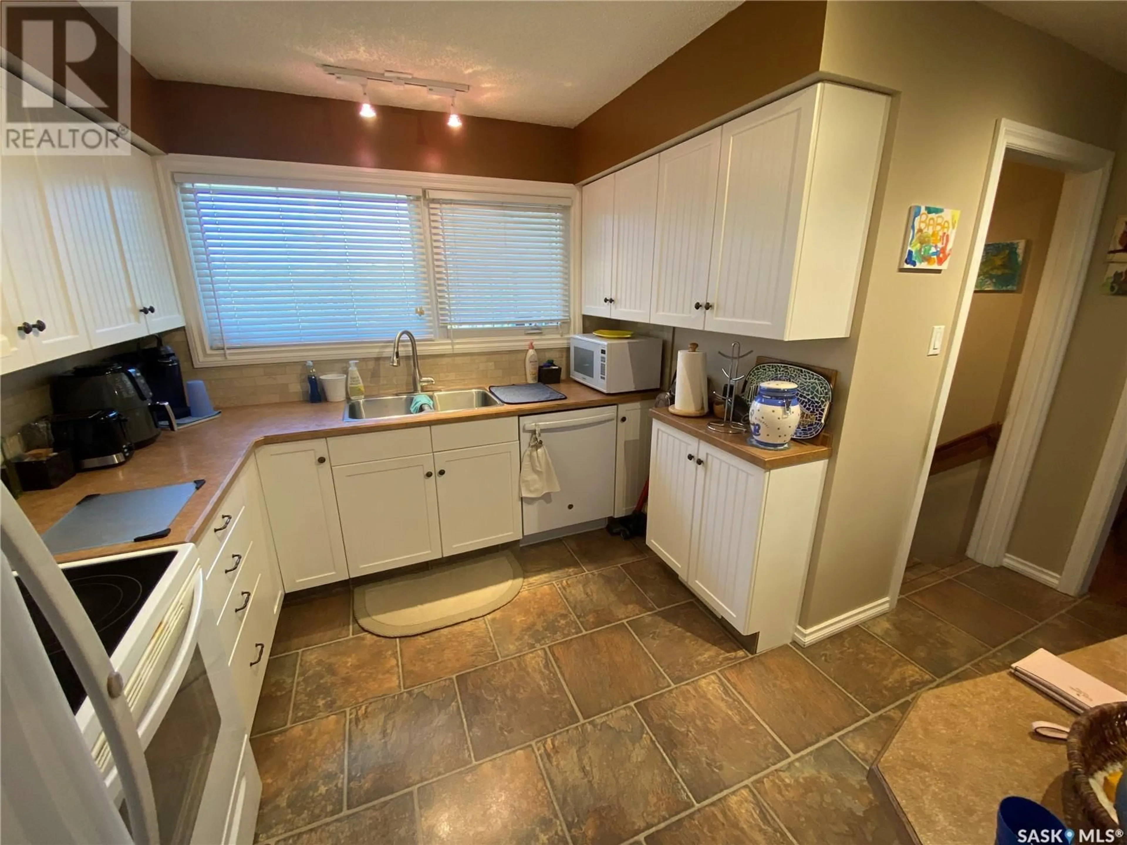 Kitchen, ceramic floors, cottage for 153 Logan CRESCENT W, Yorkton Saskatchewan S3N0W6