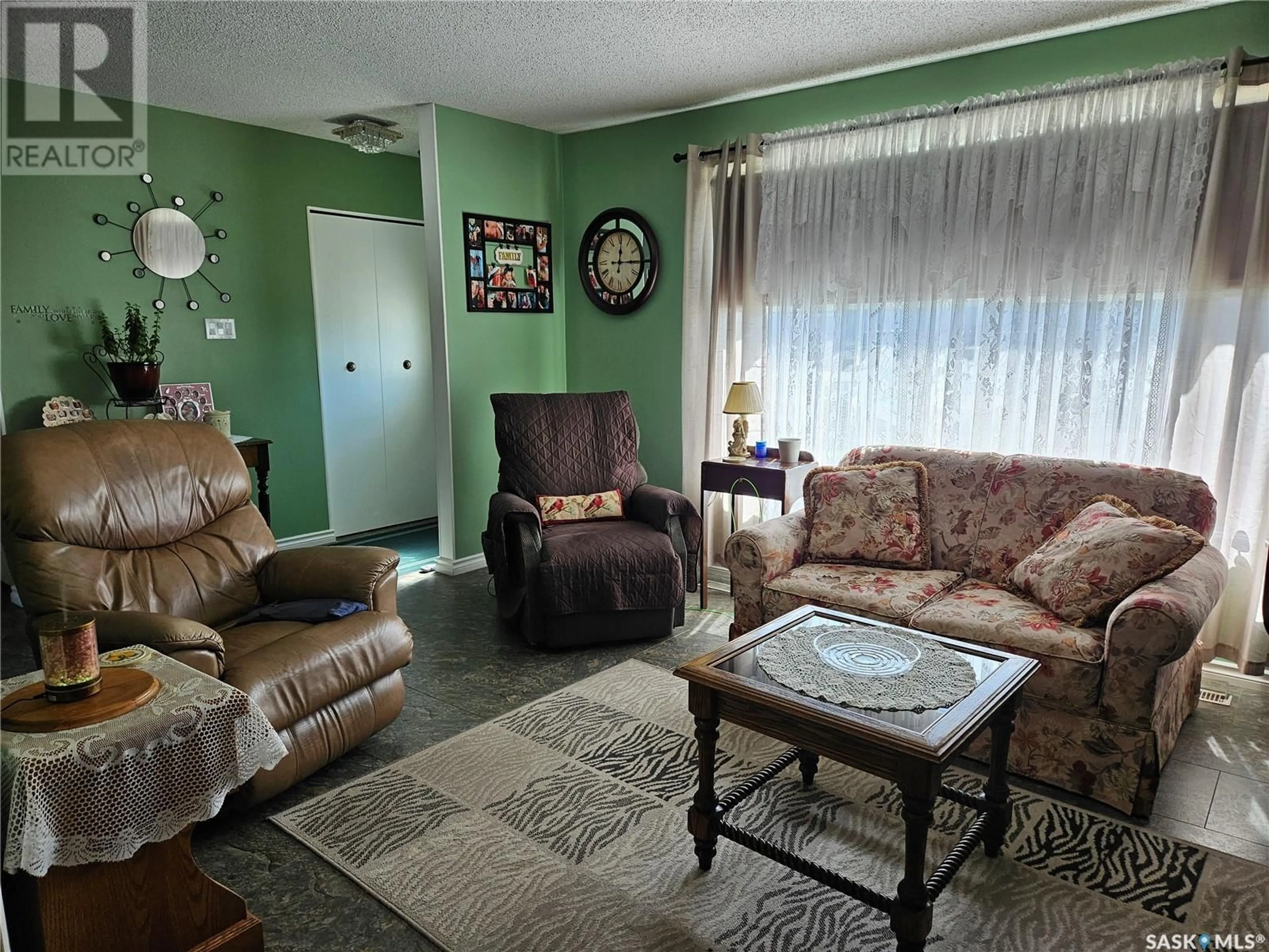 Living room for 1438 Spadina STREET W, Moose Jaw Saskatchewan S6H7C9