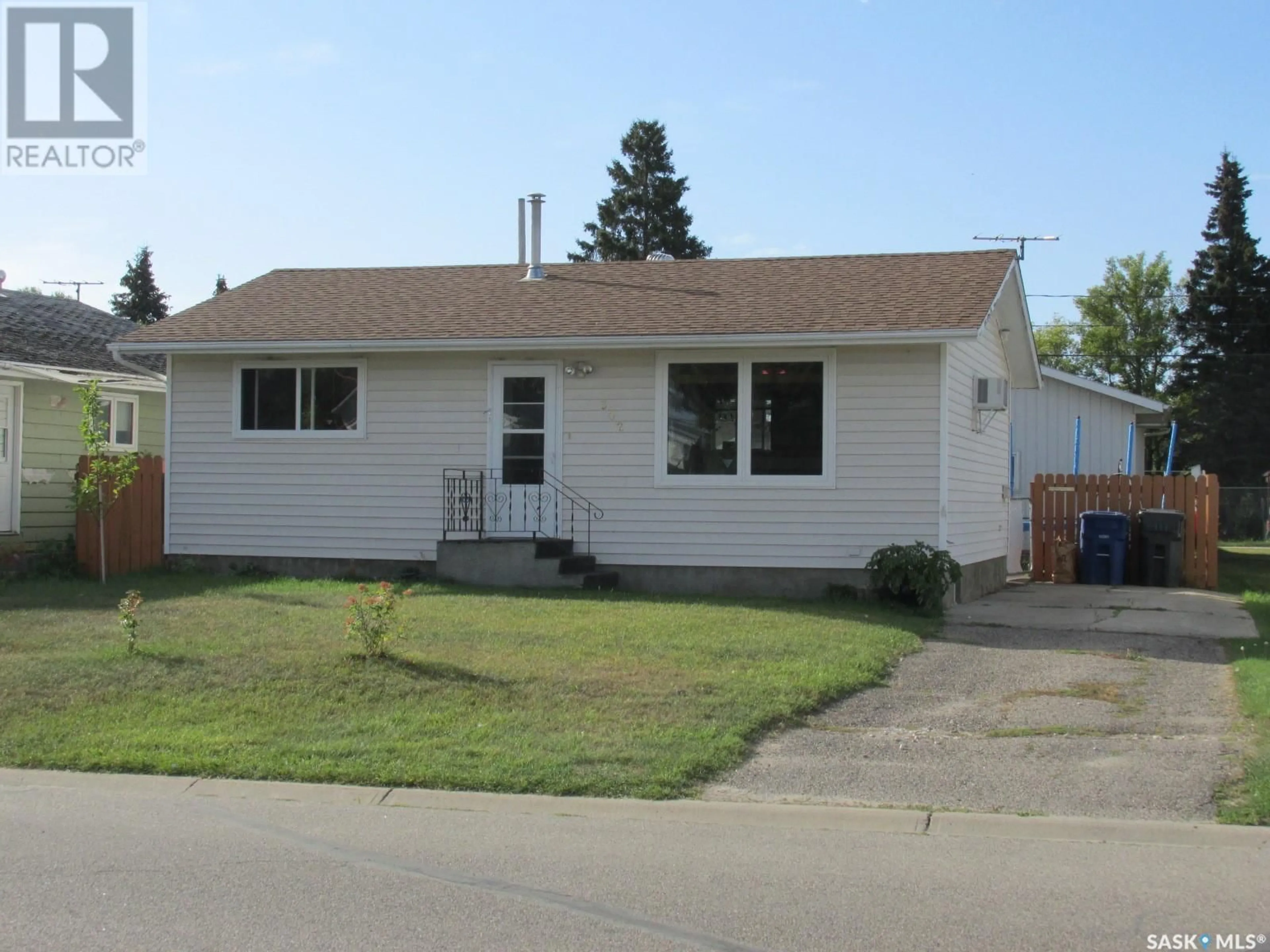 Frontside or backside of a home for 302 7th AVENUE W, Nipawin Saskatchewan S0E1E0