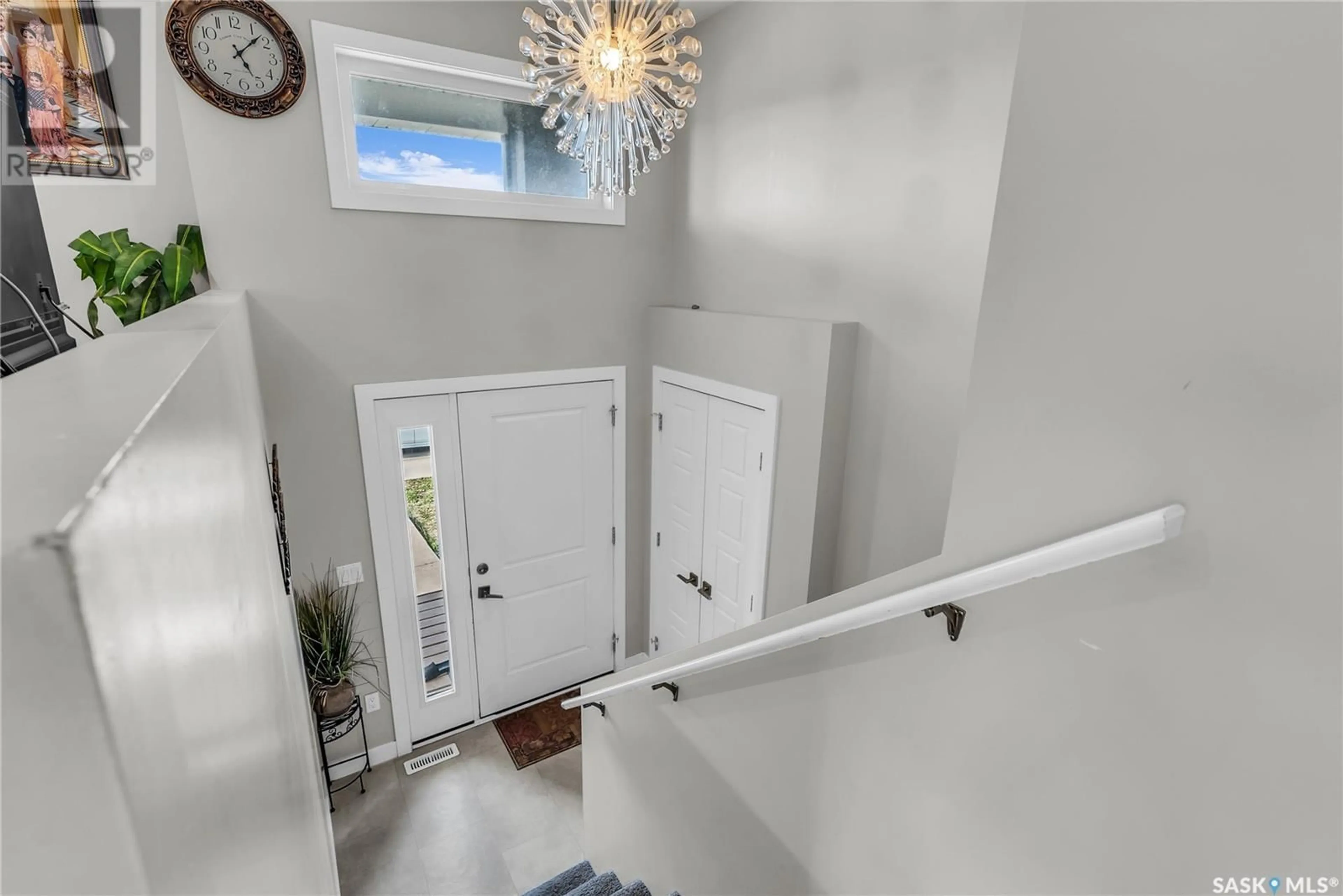 Indoor entryway for 314 Bentley LANE, Saskatoon Saskatchewan S7L6L3