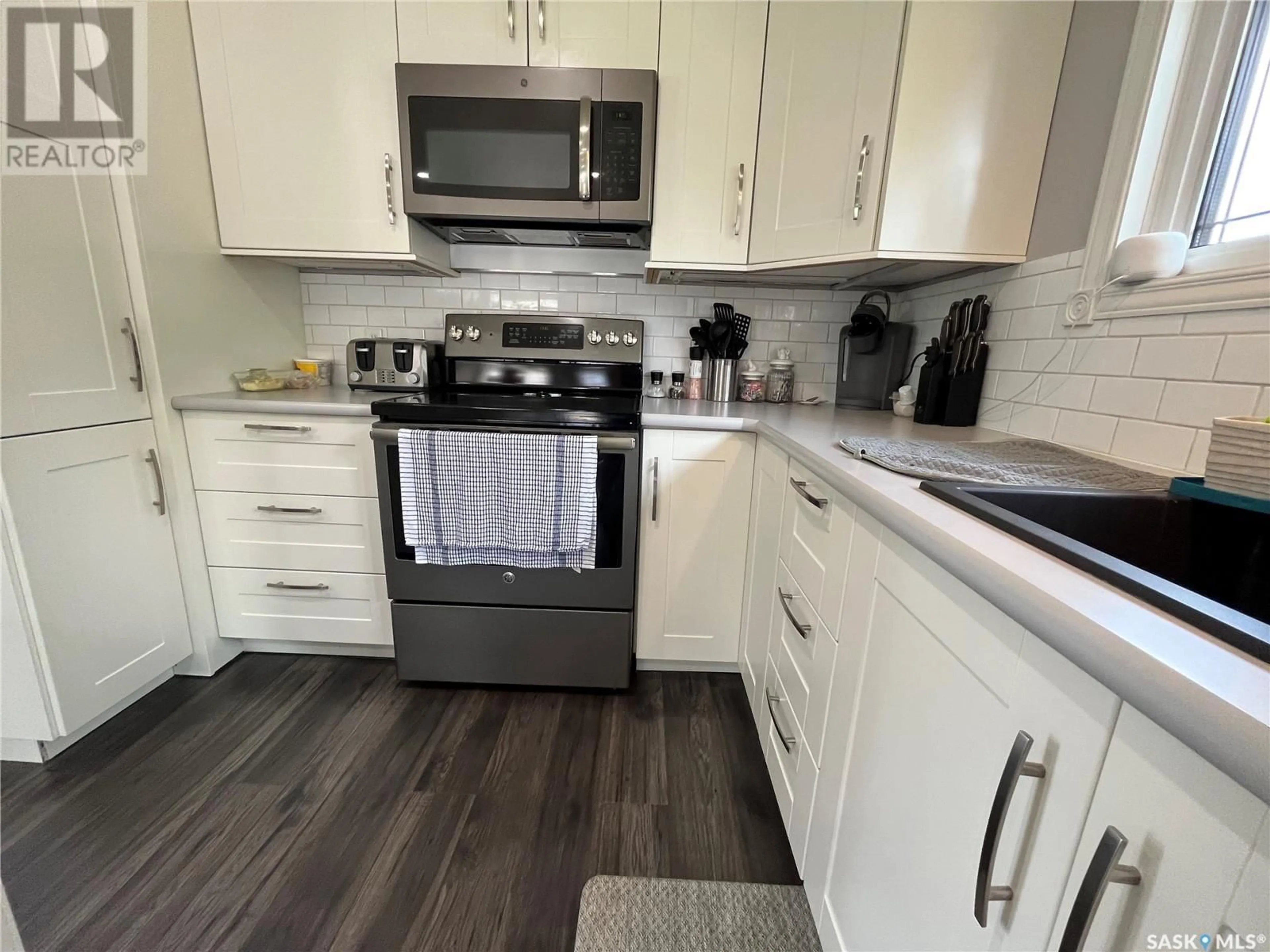 Standard kitchen for 406 Royal PLACE, Gerald Saskatchewan S0A1B0