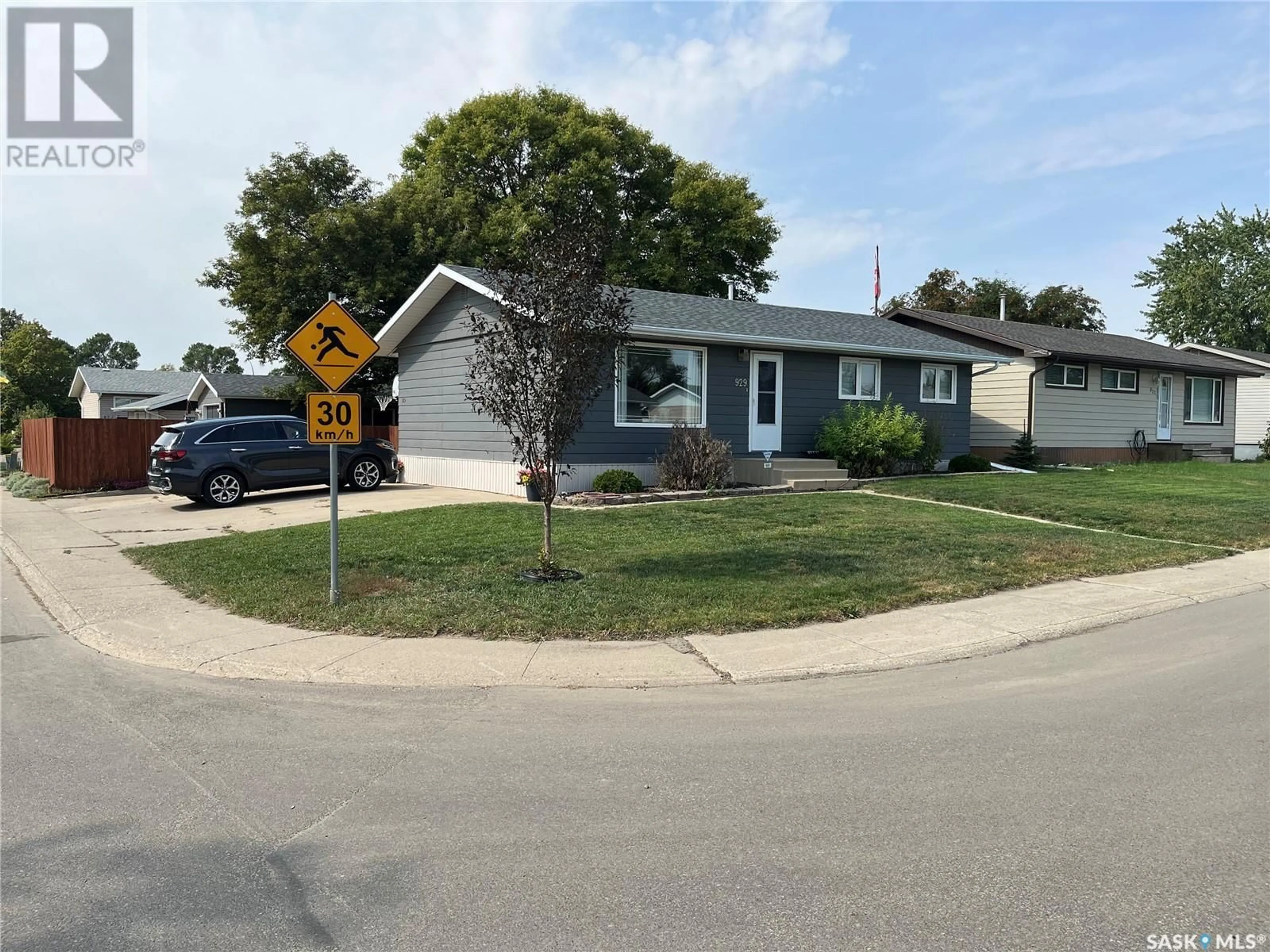 Frontside or backside of a home for 929 Yardley PLACE, Estevan Saskatchewan S4A1K2