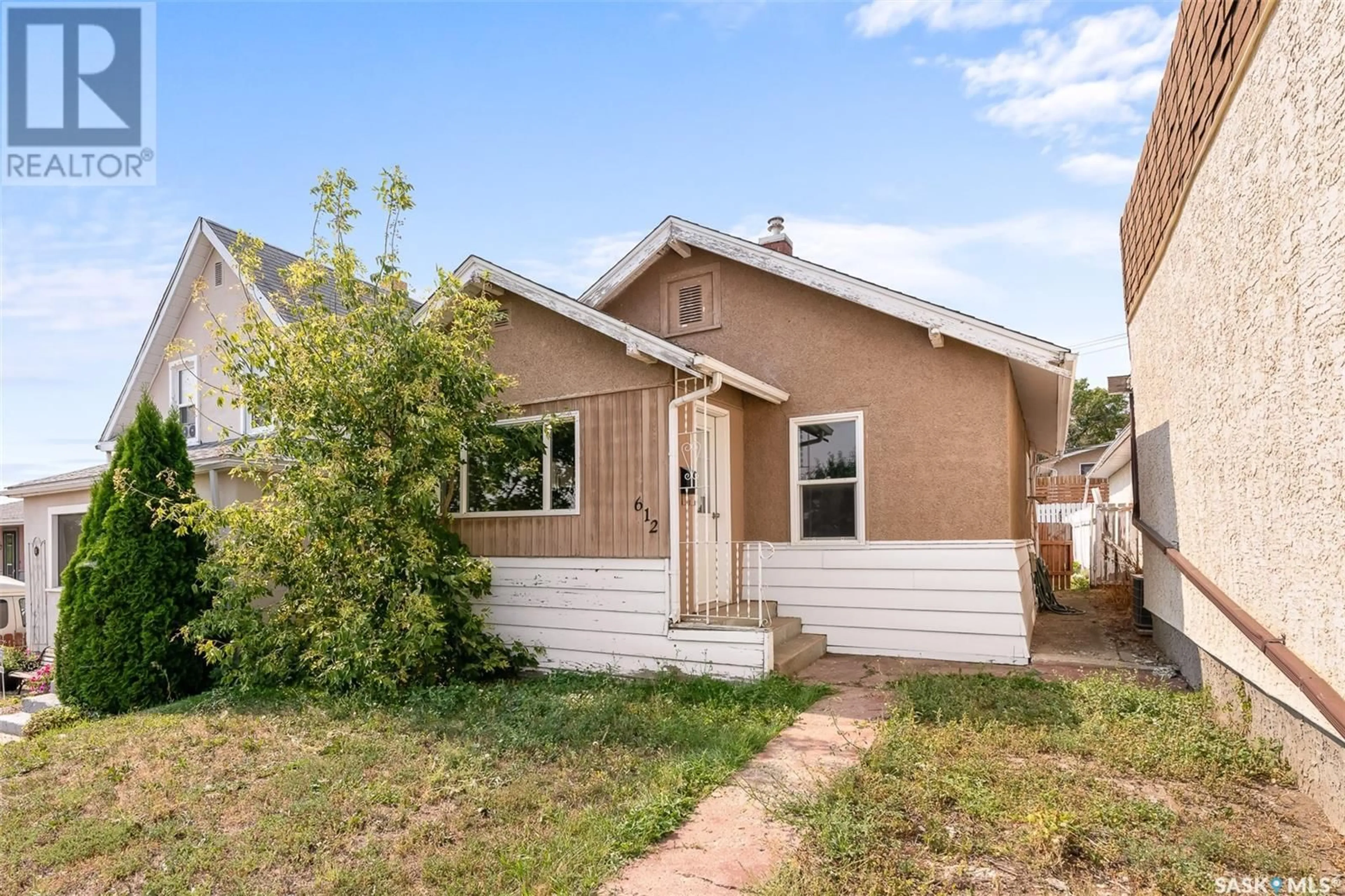 Frontside or backside of a home for 612 9th AVENUE NW, Moose Jaw Saskatchewan S6H4H8