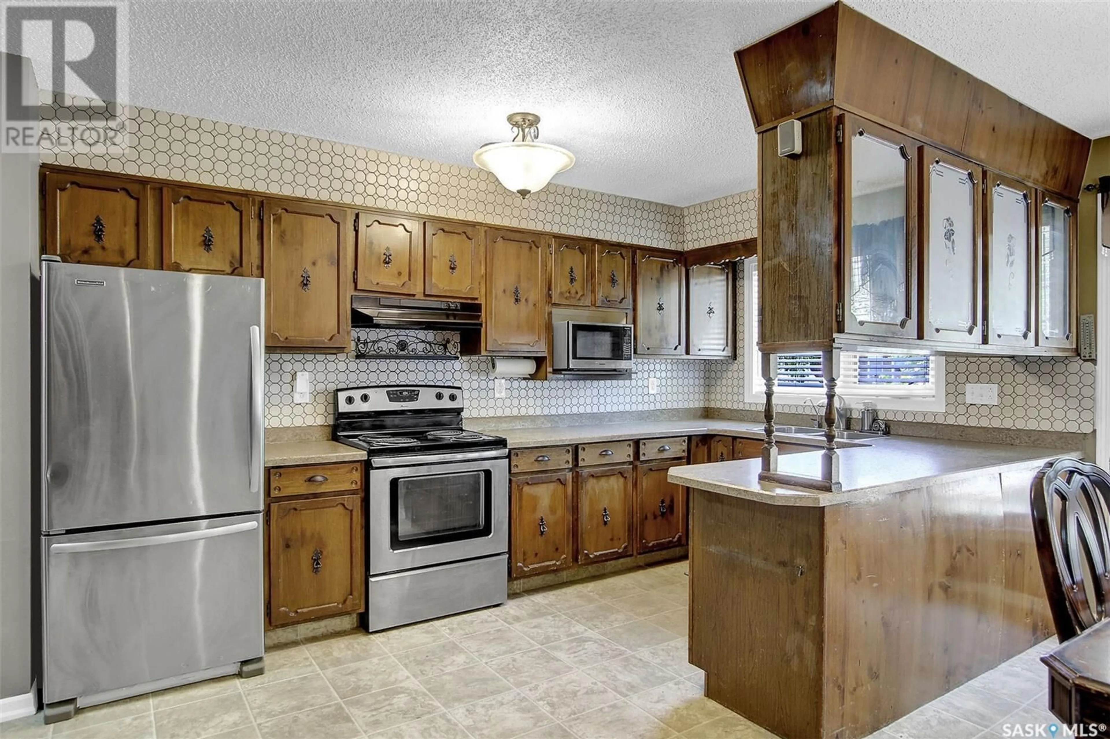 Kitchen, wood floors, cottage for 303 2nd AVENUE, Montmartre Saskatchewan S0G3M0