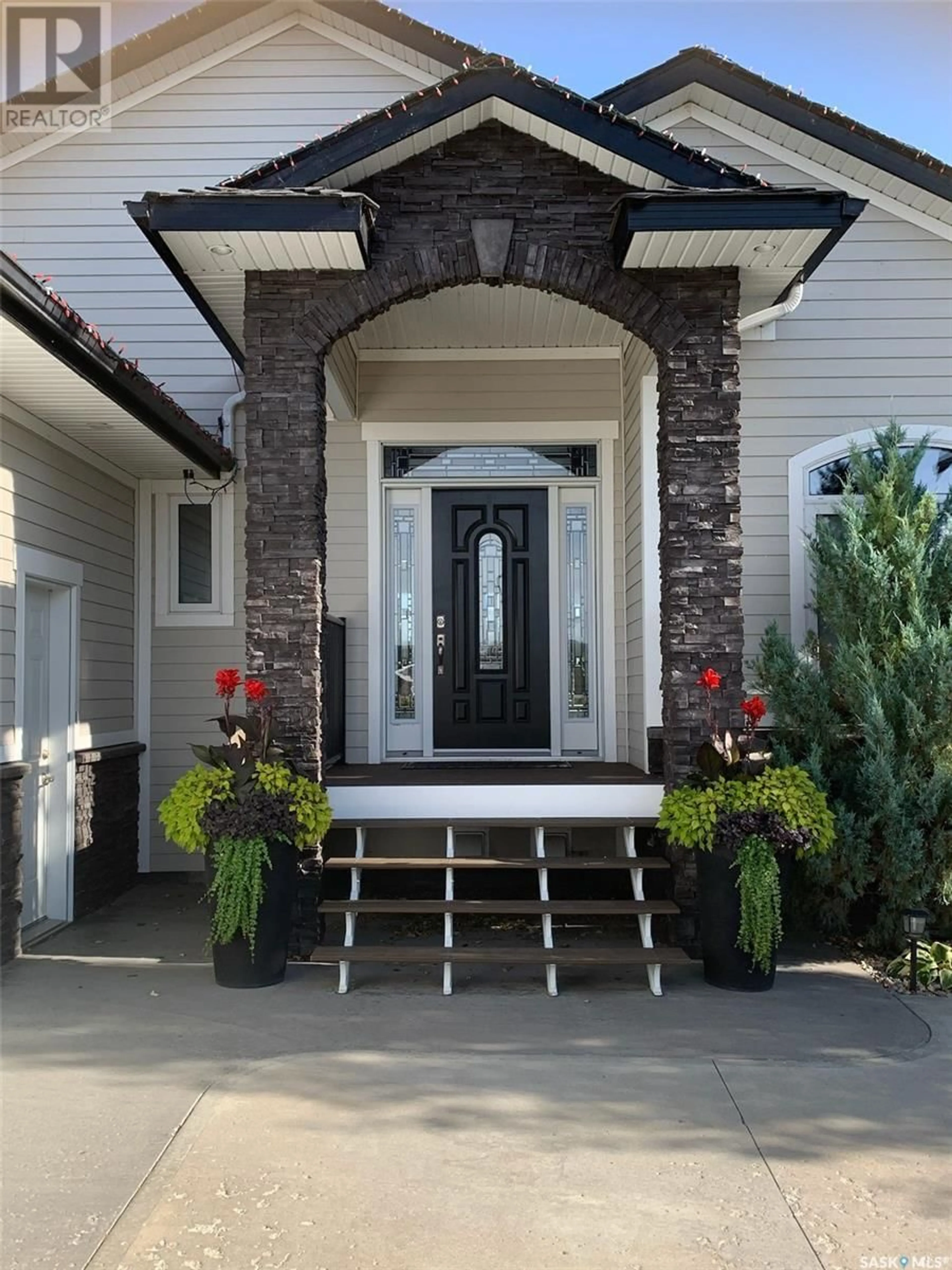 Indoor entryway, wood floors for 5 Cedar PLACE, Outlook Saskatchewan S0L2N0