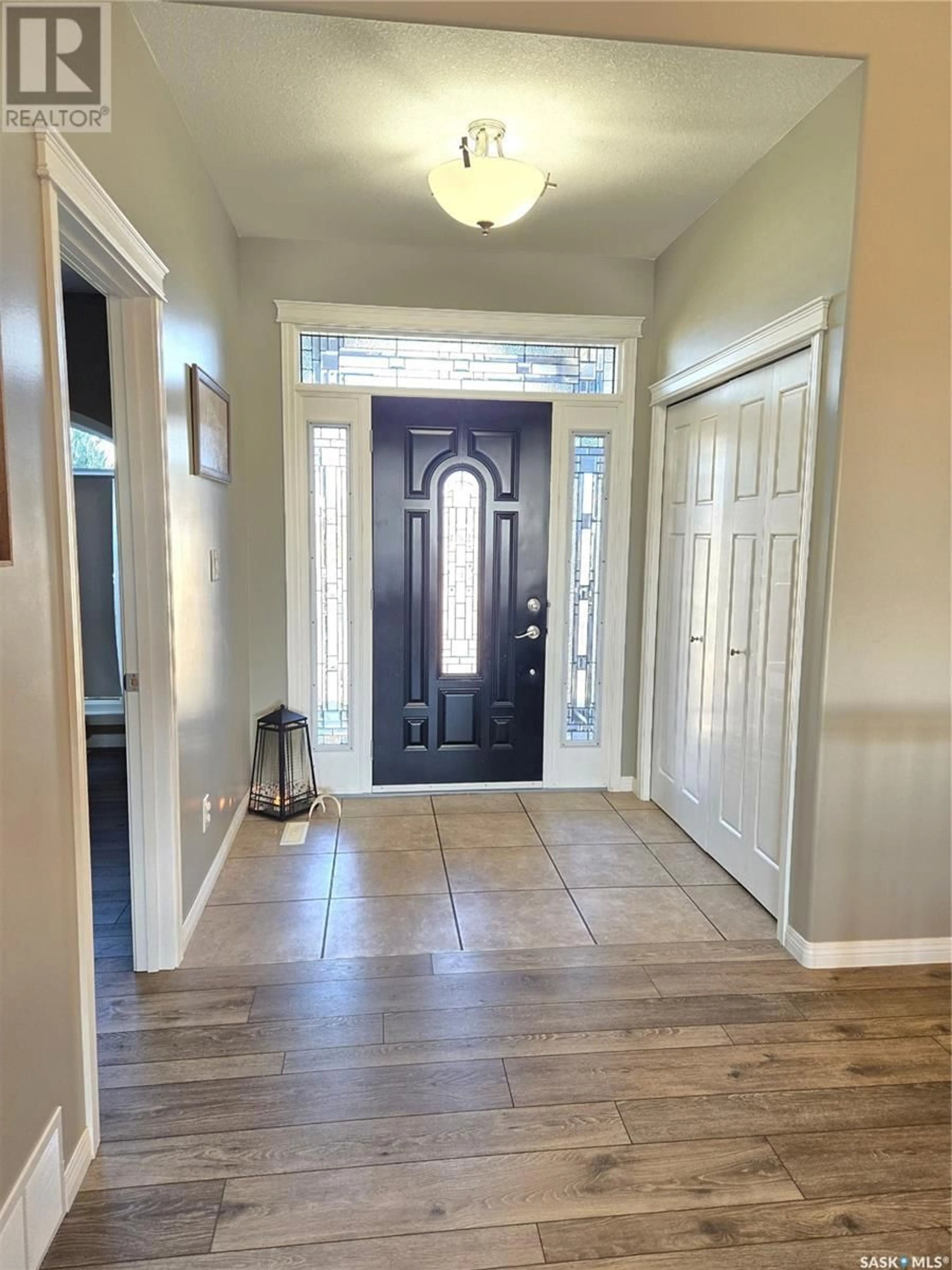 Indoor entryway, wood floors for 5 Cedar PLACE, Outlook Saskatchewan S0L2N0